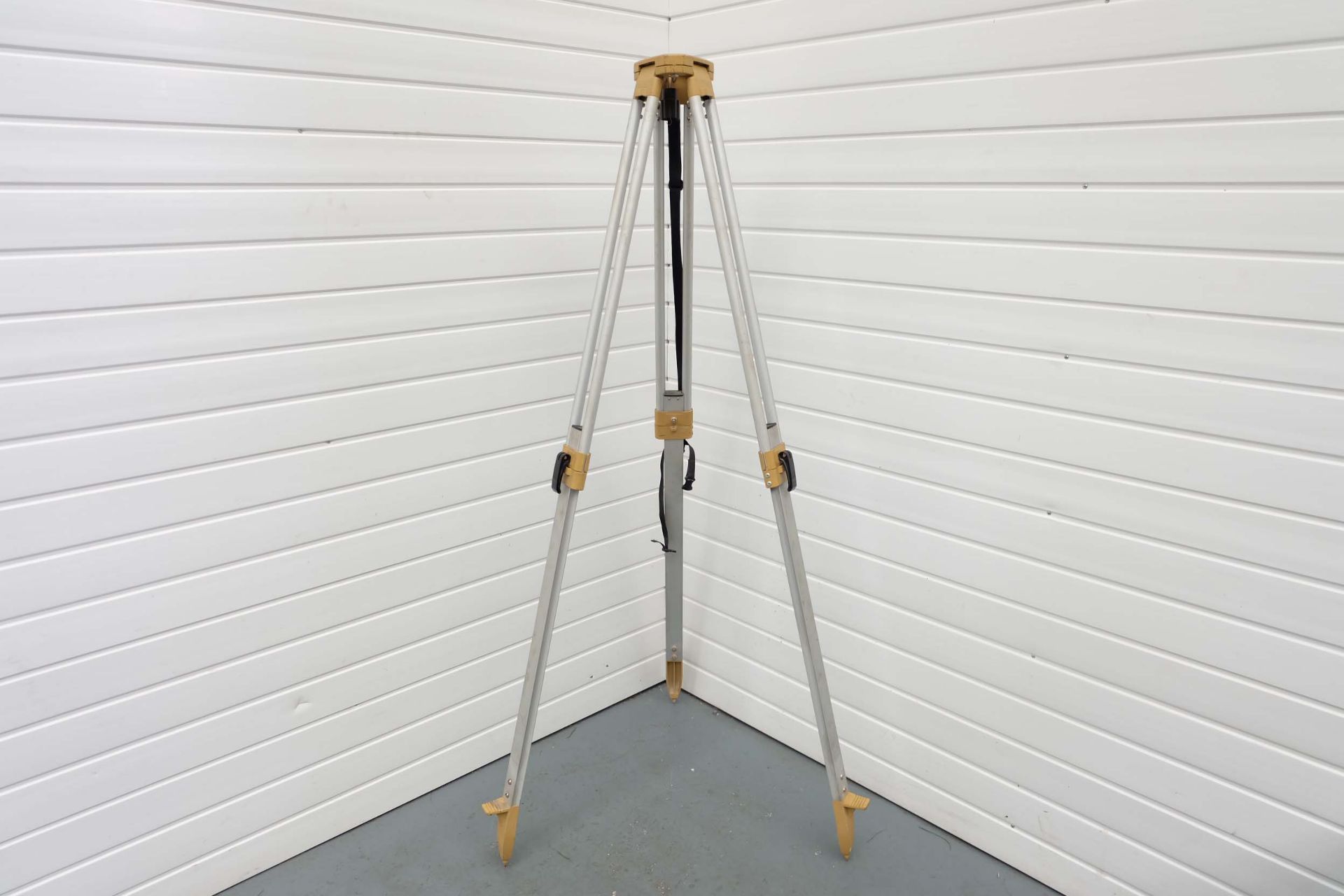 Level Tripod For Laser Etc. Flat Aluminium With Shoulder Strap. Adjustable Height: 105cm To 165cm - Image 3 of 4