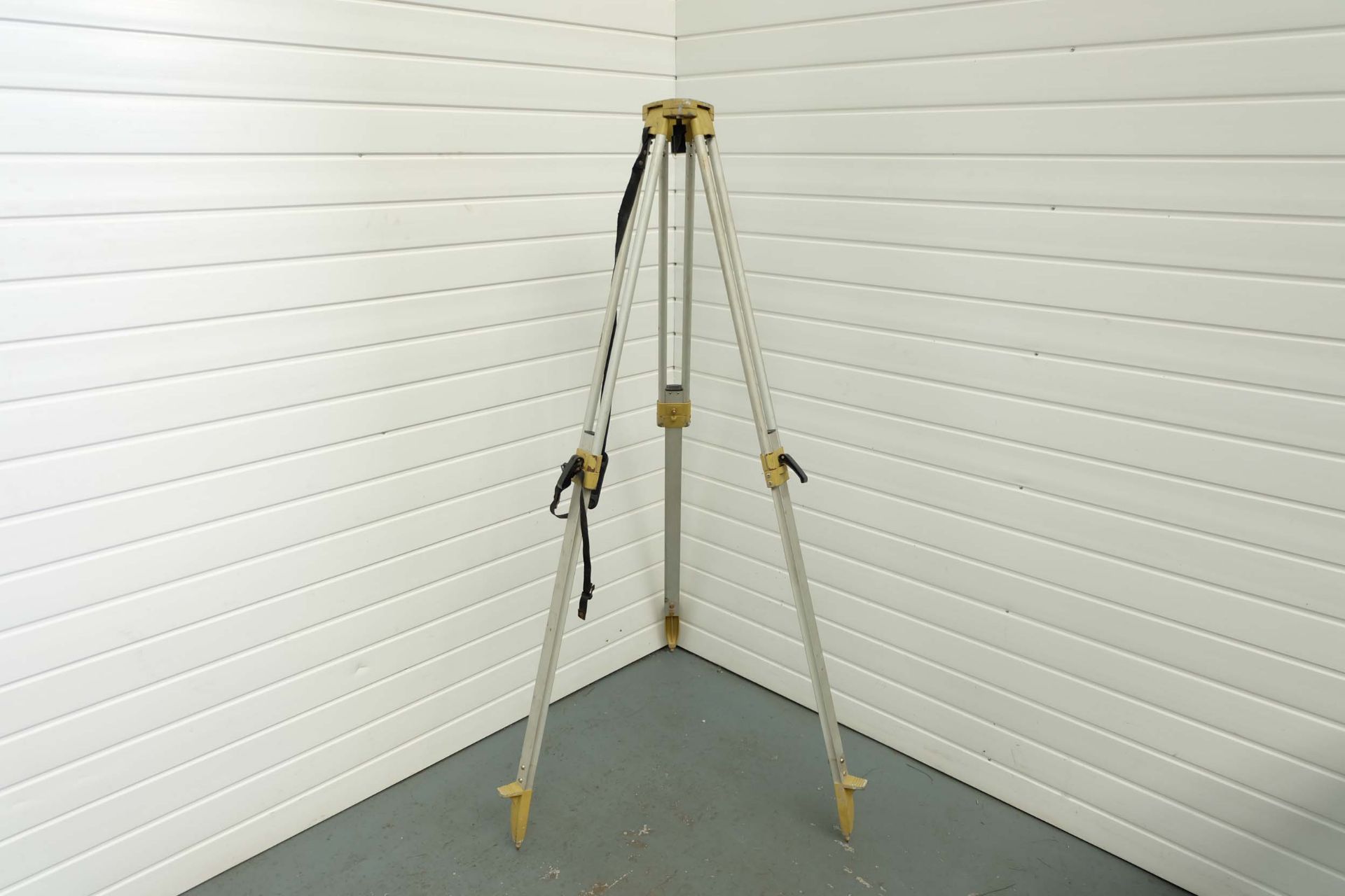 Level Tripod For Laser Etc. Flat Aluminium With Shoulder Strap. Adjustable Height: 105cm To 165cm - Image 2 of 3