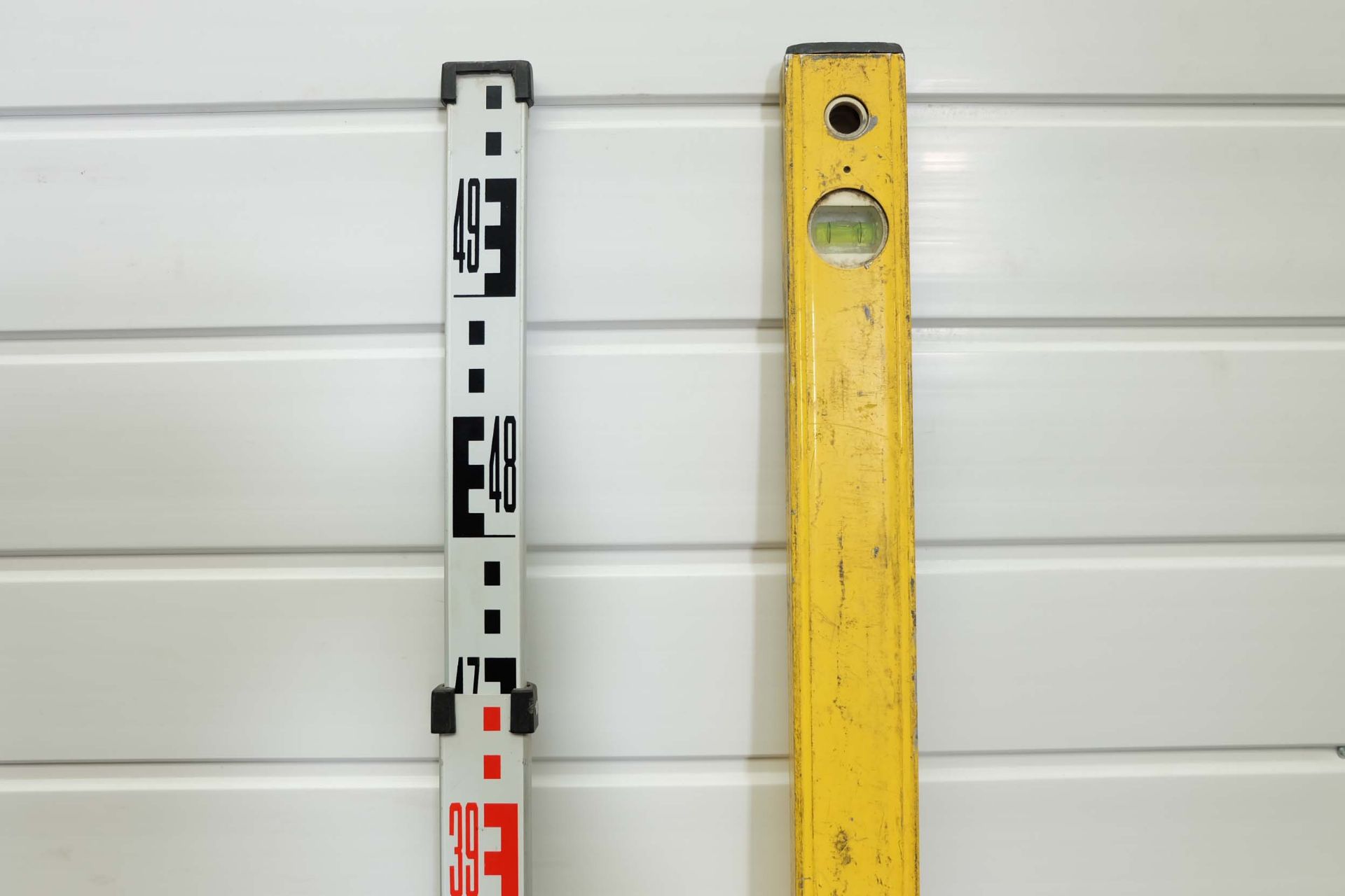 5 Metre Aluminium Survey Measuring Staff. And Stanley 1.8 Mtr Spirit Level. - Image 7 of 7