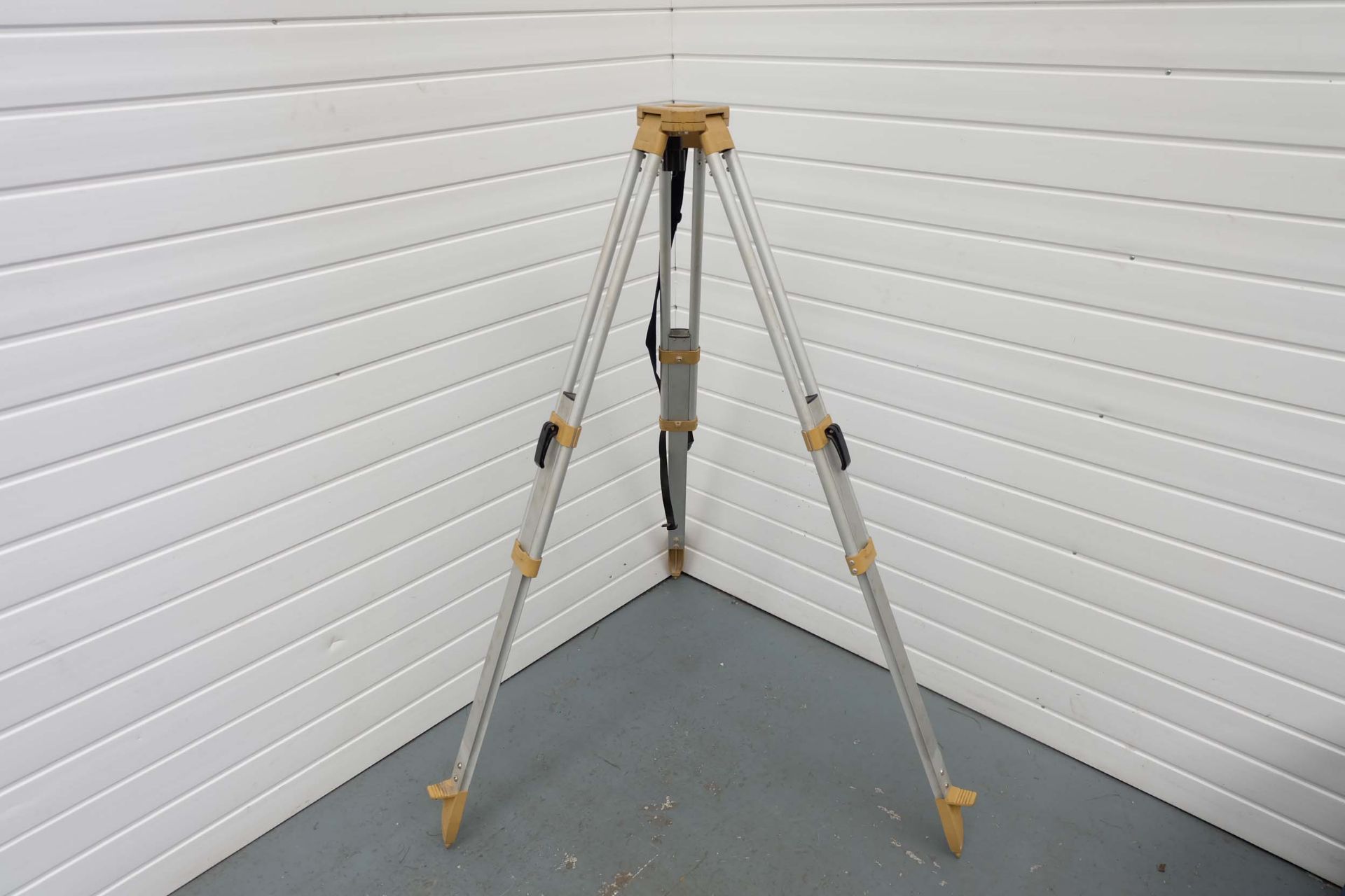 Level Tripod For Laser Etc. Flat Aluminium With Shoulder Strap. Adjustable Height: 105cm To 165cm