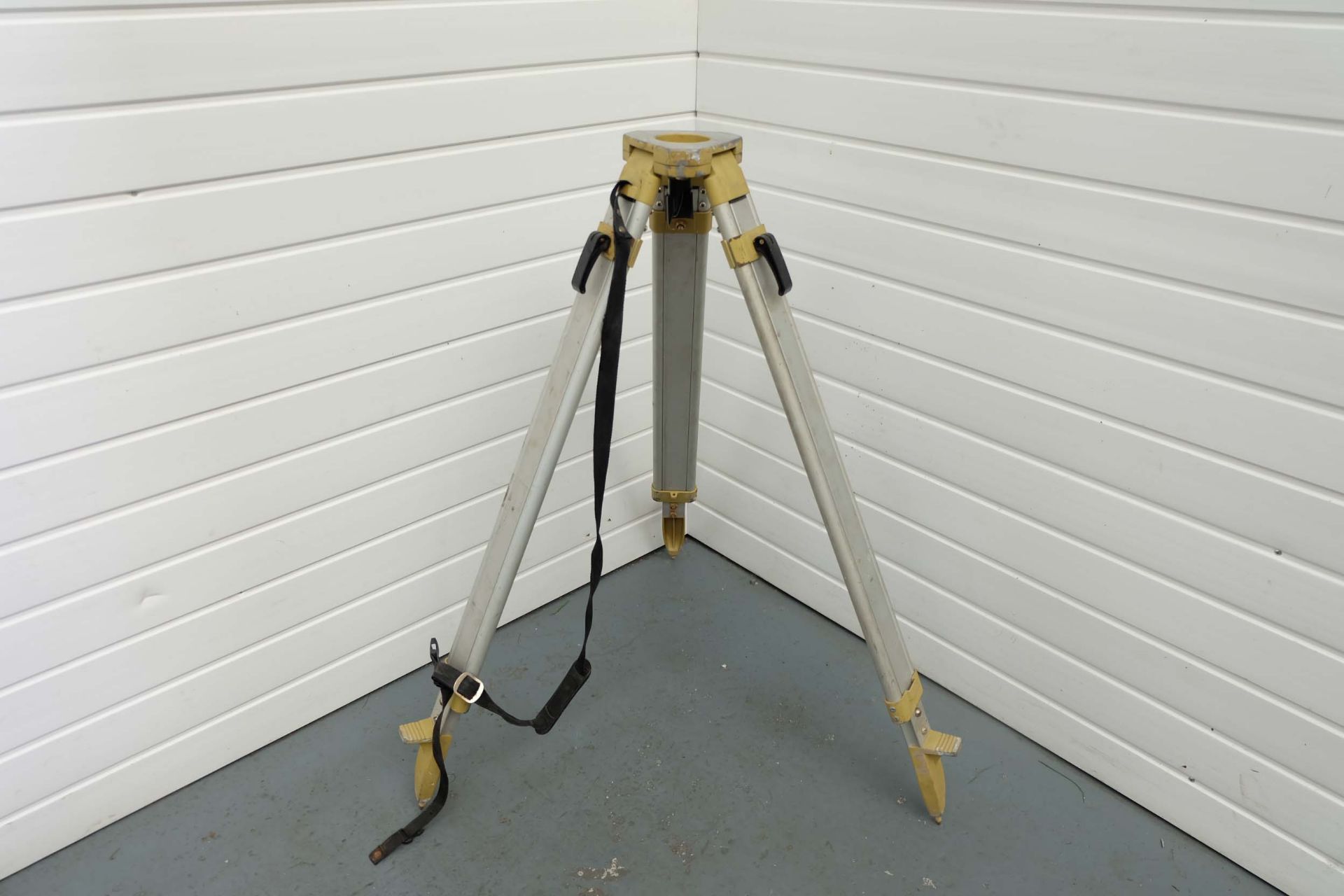 Level Tripod For Laser Etc. Flat Aluminium With Shoulder Strap. Adjustable Height: 105cm To 165cm