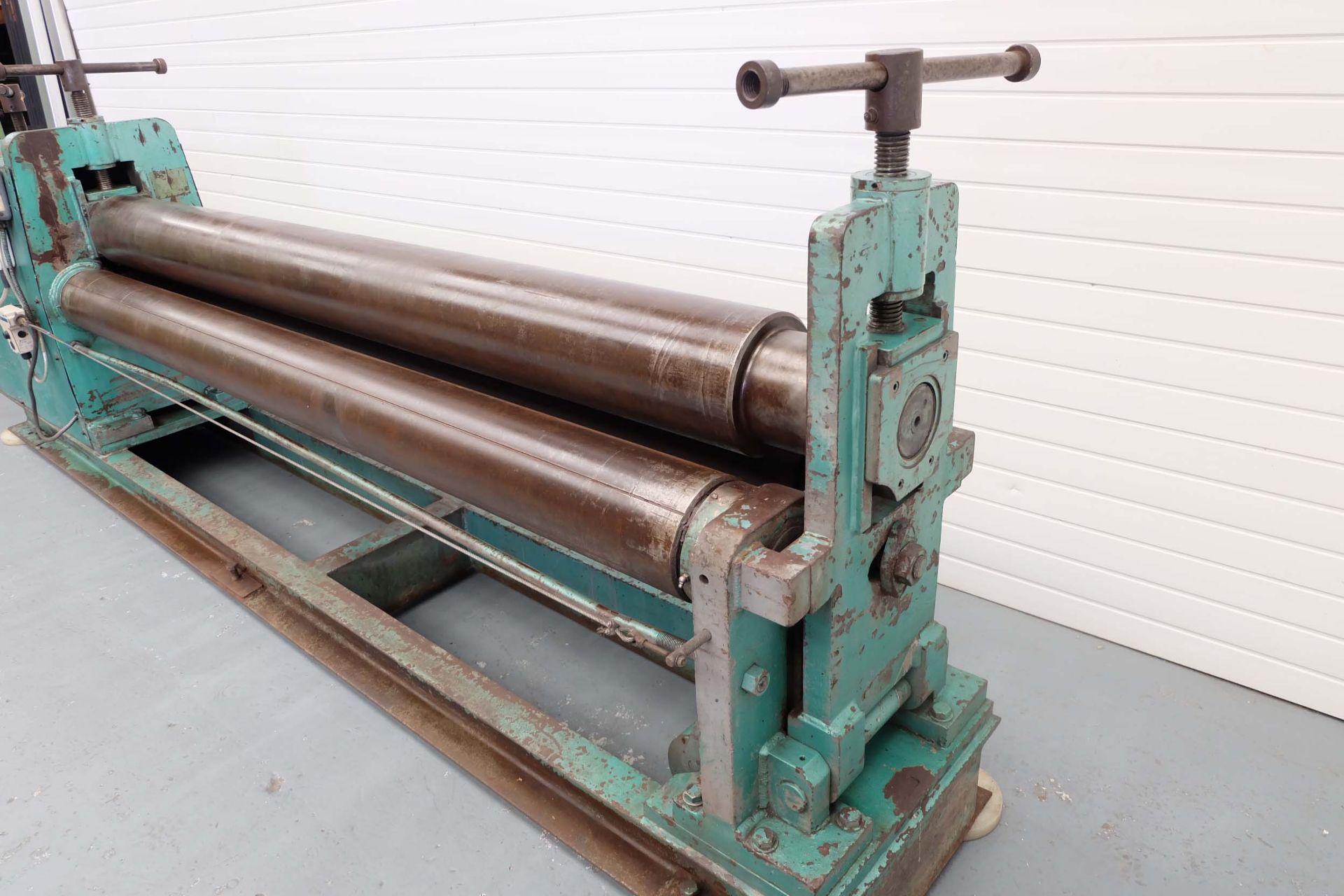 Bulldog Powered Sheet Metal Rollers. Capacity 2500mm x 10mm. Diameter of Rolls 200mm. Top Slip Roll. - Image 8 of 10