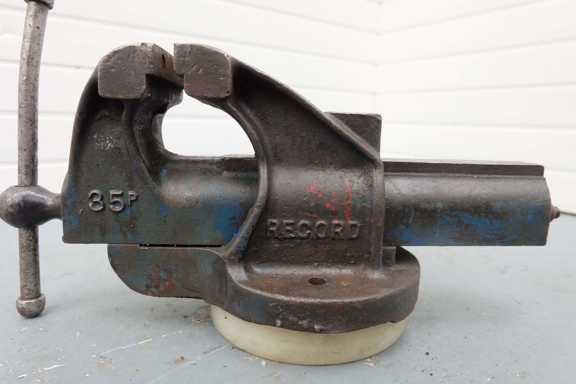 Record No. 35P Engineers Bench Vice Width of Jaws 5 1/4" - Image 2 of 4