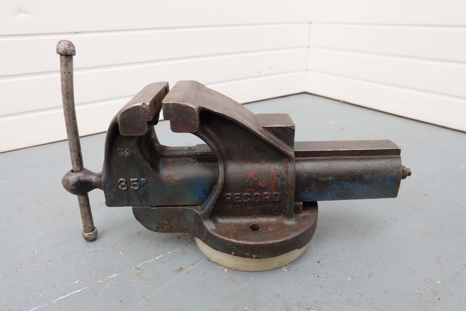 Record No. 35P Engineers Bench Vice Width of Jaws 5 1/4"