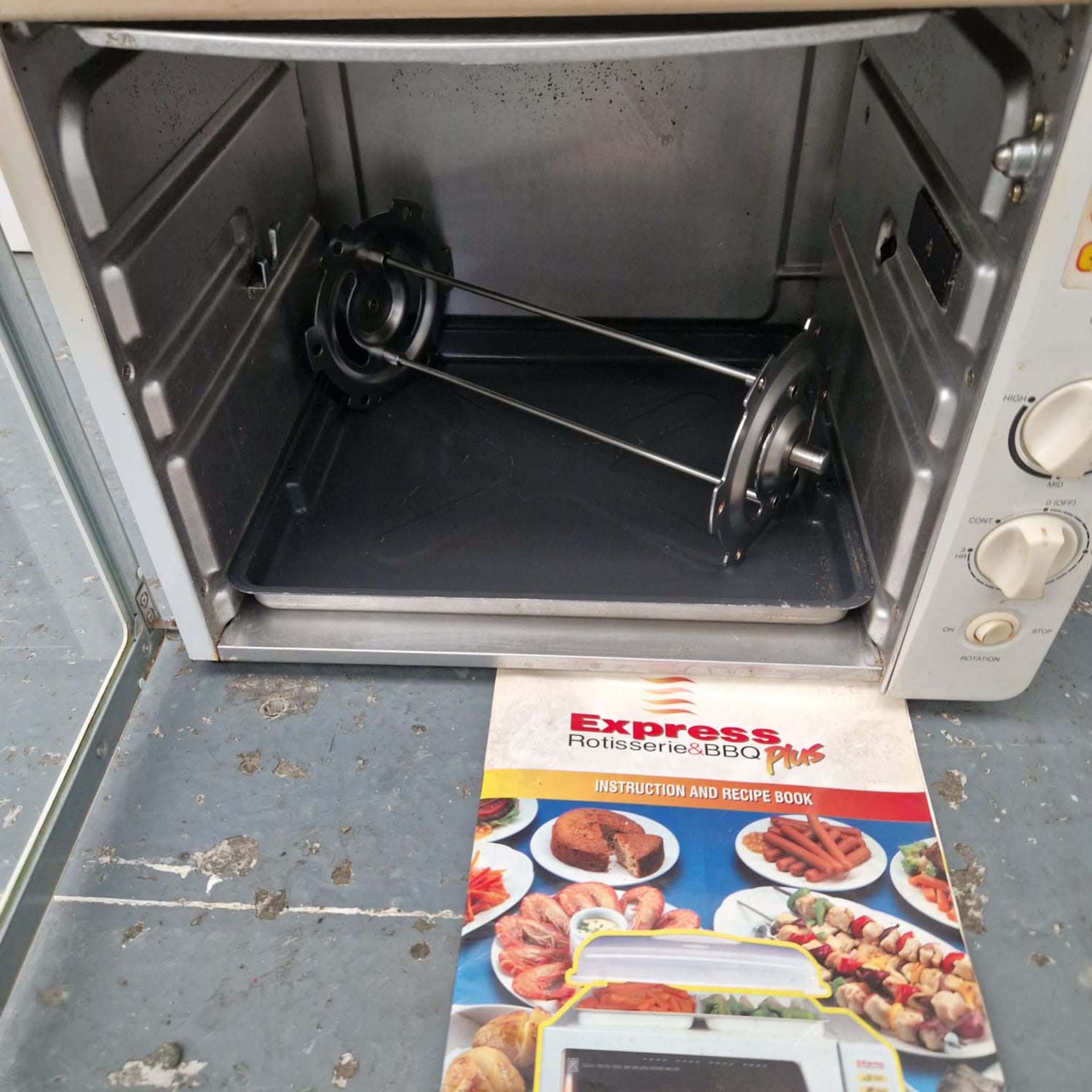 Morphy Richards Bread Maker and Daeryuk Express Rotary Grill.A35:C35 - Image 4 of 7