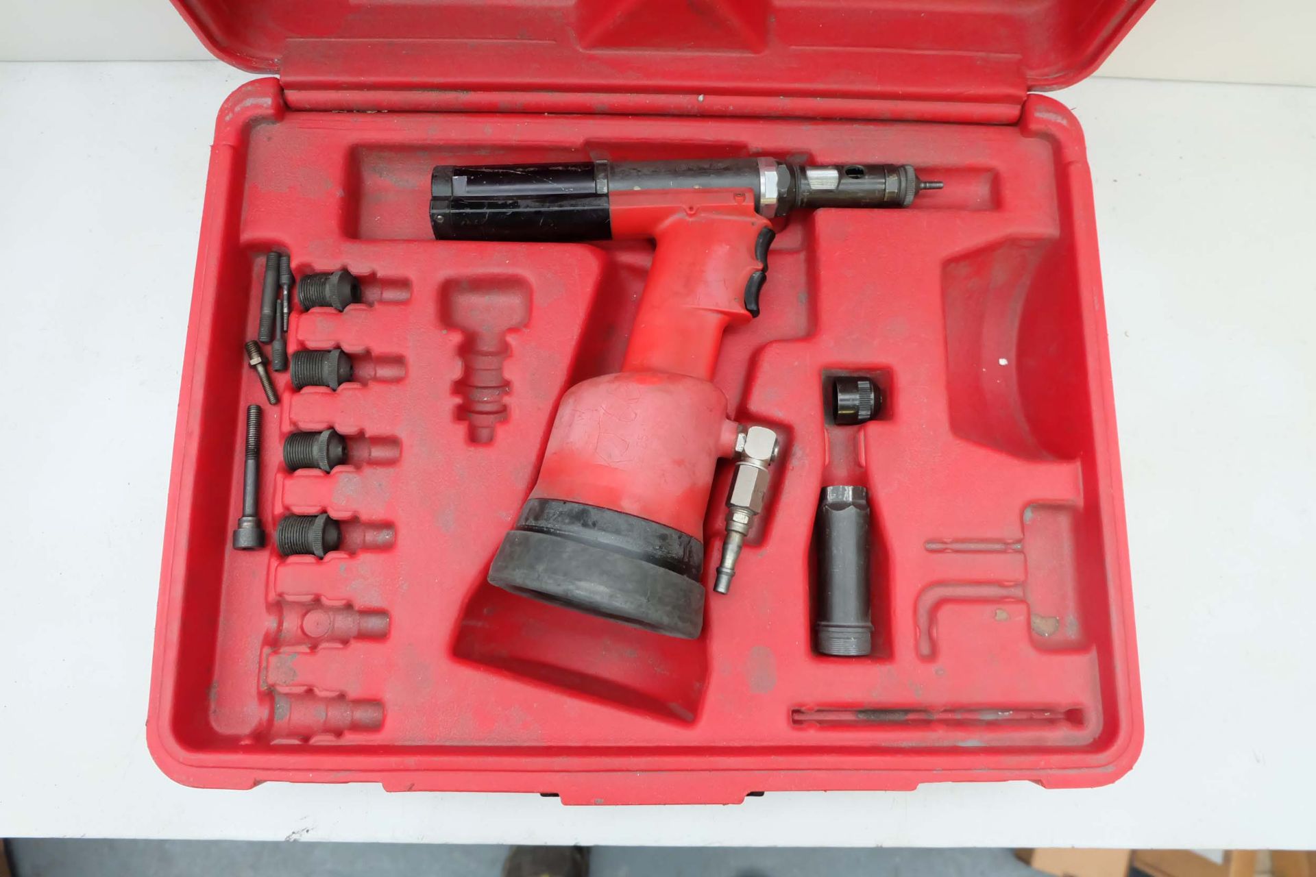 FAR Model KJ 60 Oil Pneumatic Riveting Tool for Inserts M3/M8. With Instructions & Carry Case.