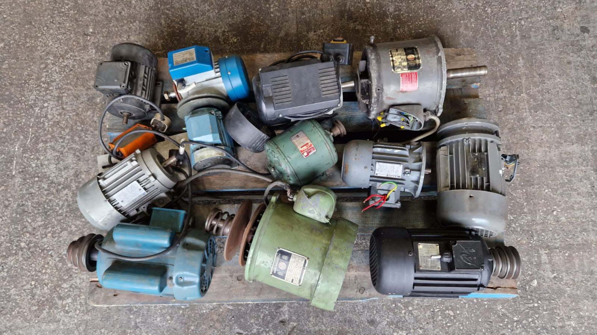 Quantity of Miscellaneous Sized Electric Motors. - Image 2 of 14