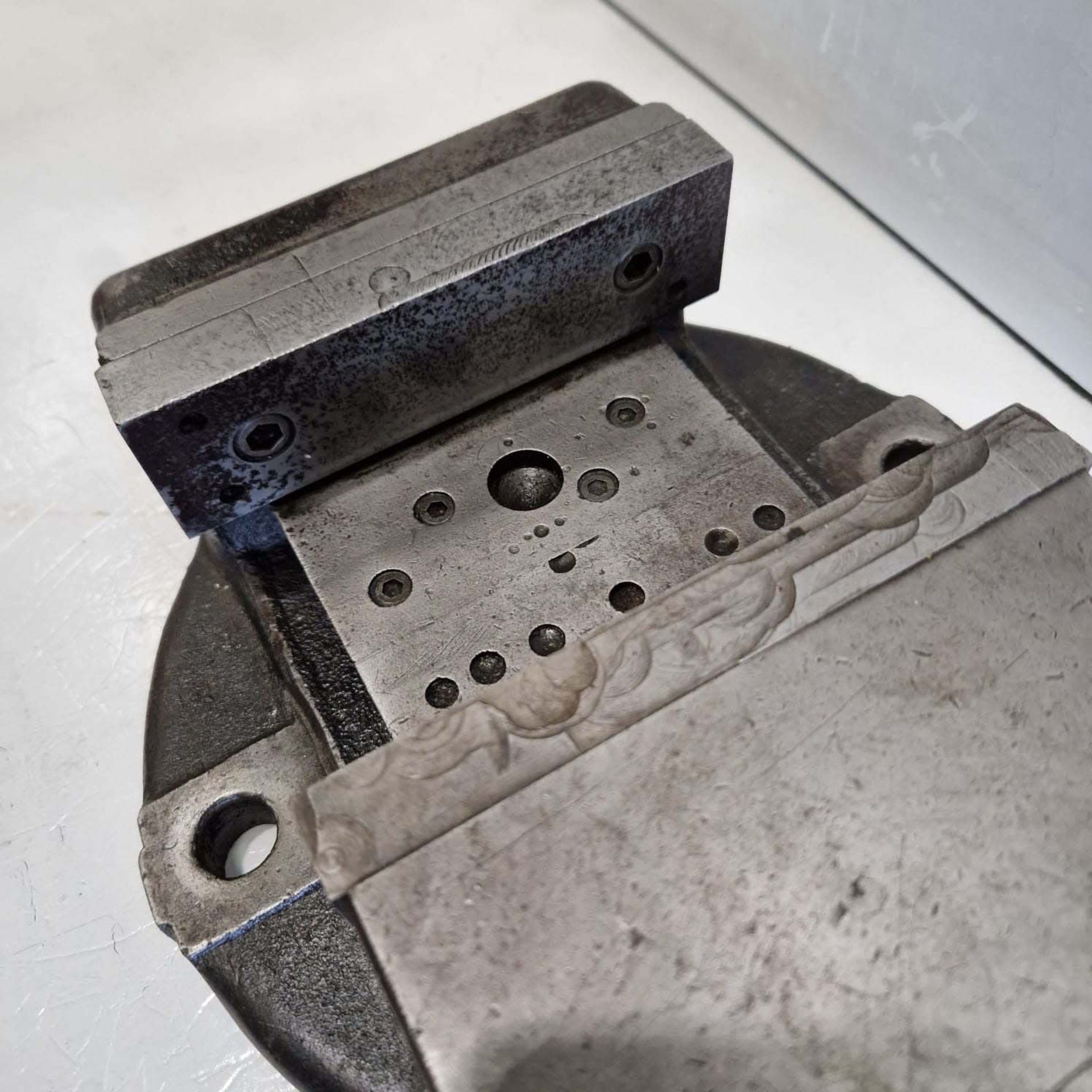 Abwood 6" Machine Vice. Width of Jaws 6 1/2". Height of Jaws 1 3/4". Max Opening of Jaws 6". - Image 4 of 6