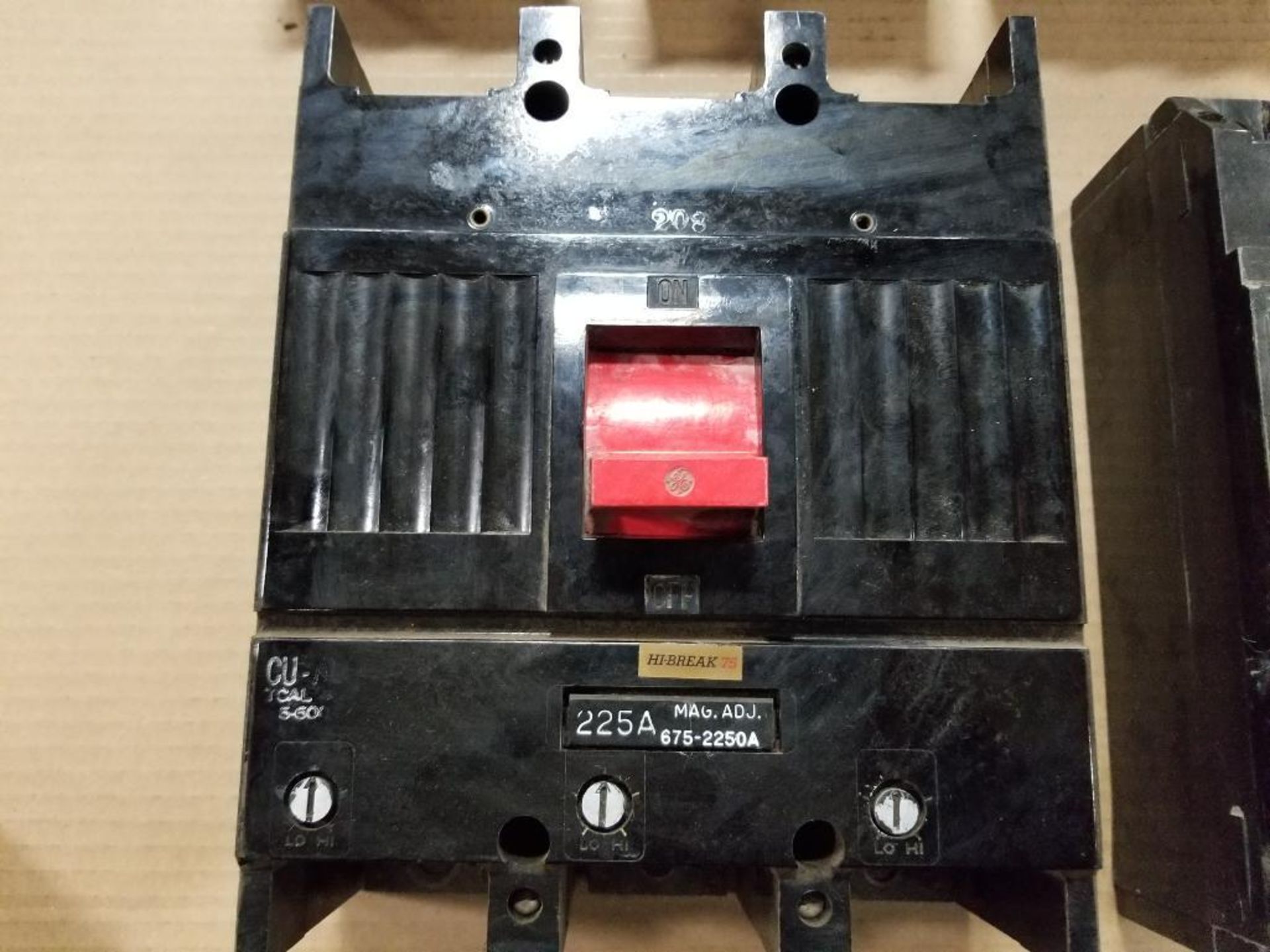Assorted electrical breakers. GE. - Image 2 of 10