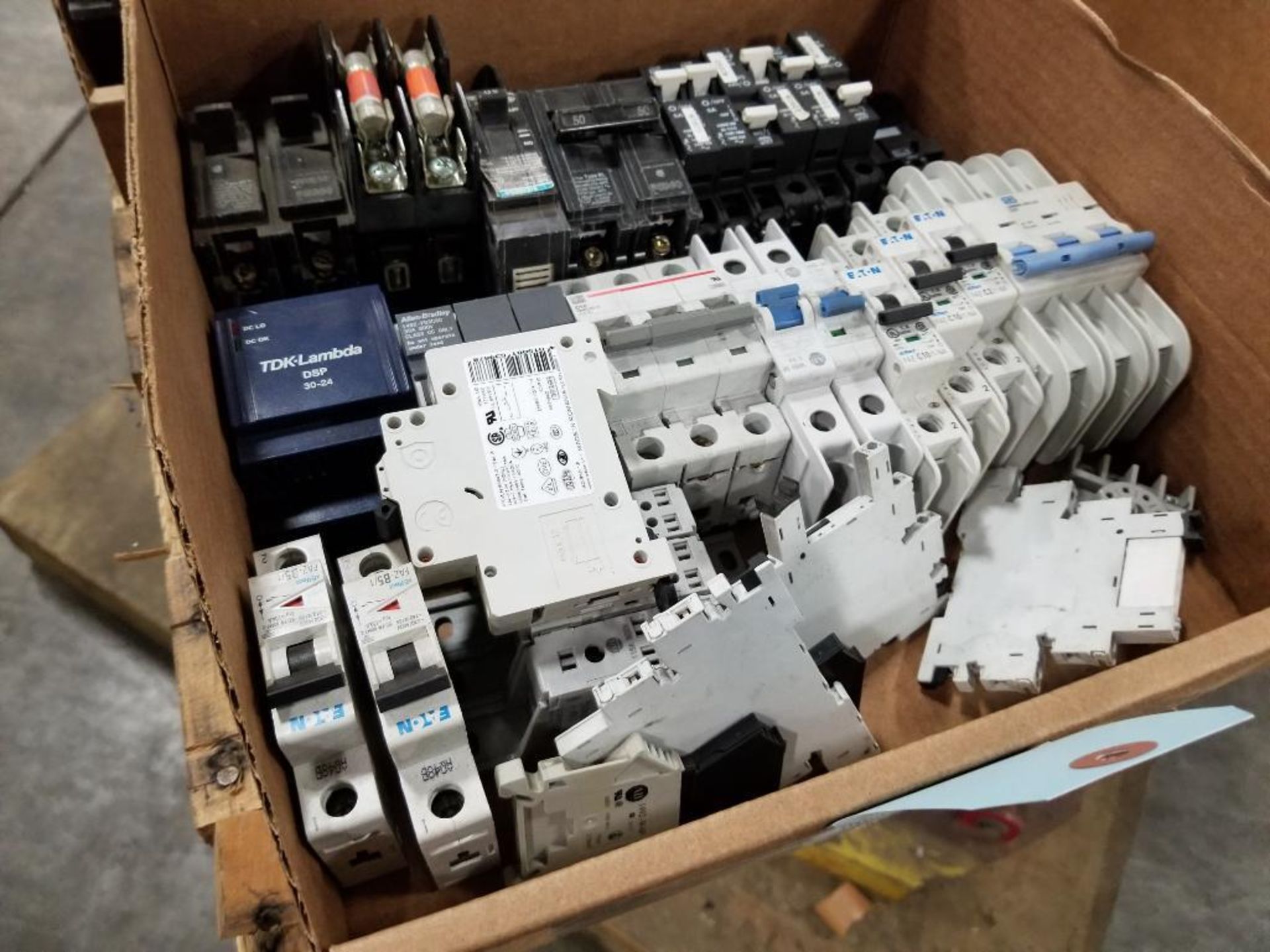 Assorted electrical breakers, relay holder. Eaton, TDK-Lambda, Siemens. - Image 8 of 8