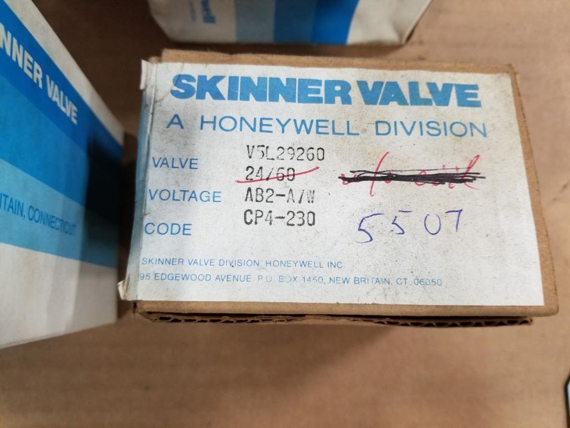 Large assortment of Skinner valves. New in box. - Image 3 of 11