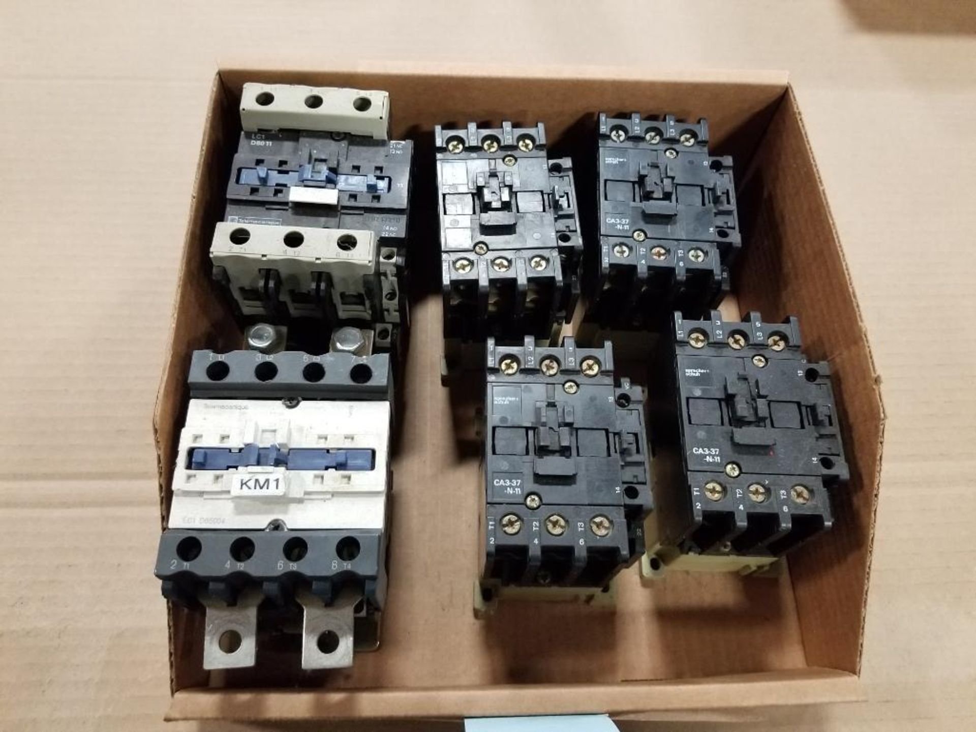 Assorted electrical contactors. Telemecanique, Sprecher + Schuh.. - Image 9 of 9