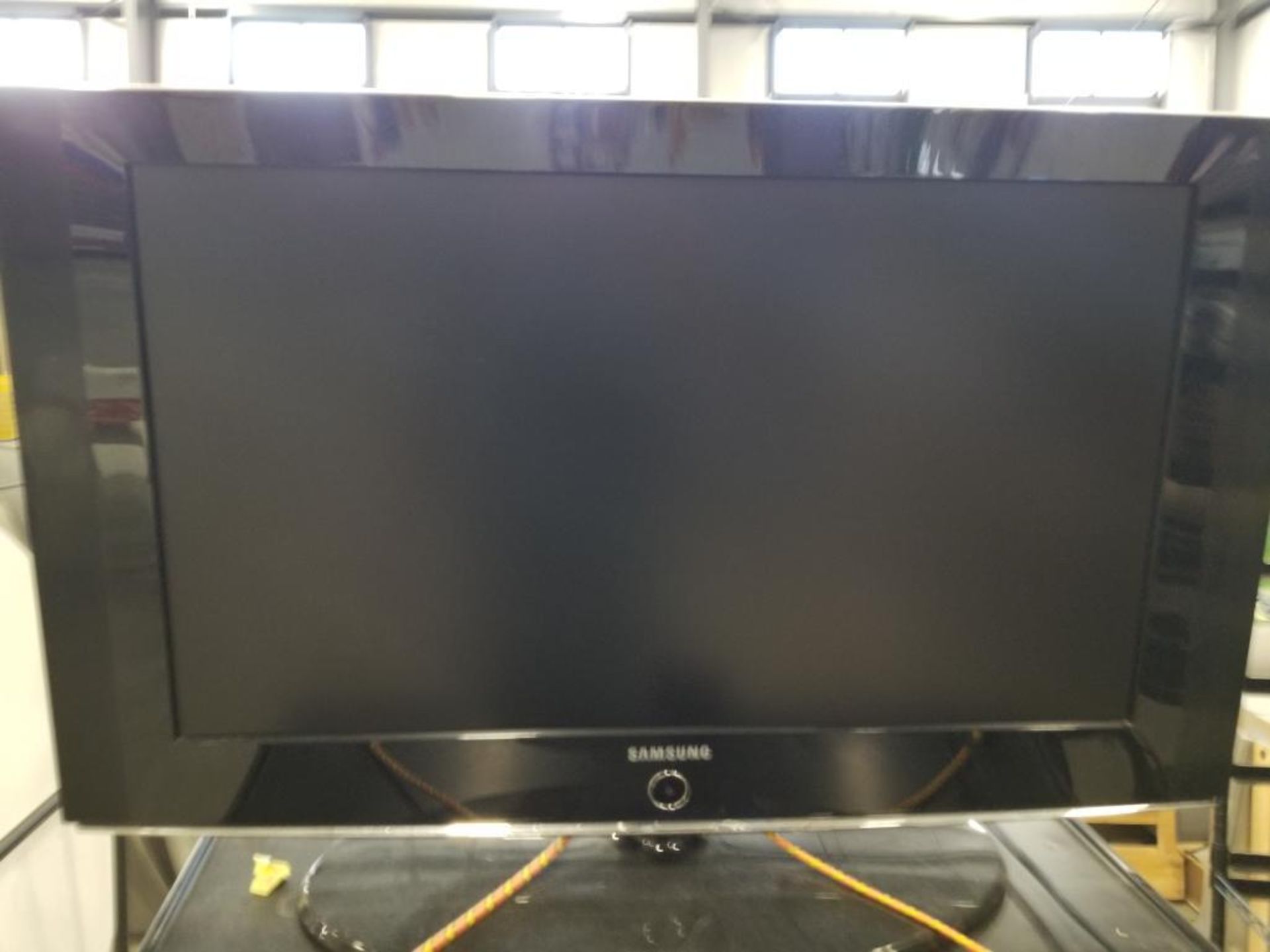 TV and cart. Samsung LN-T3242H 32" LCD. - Image 2 of 6