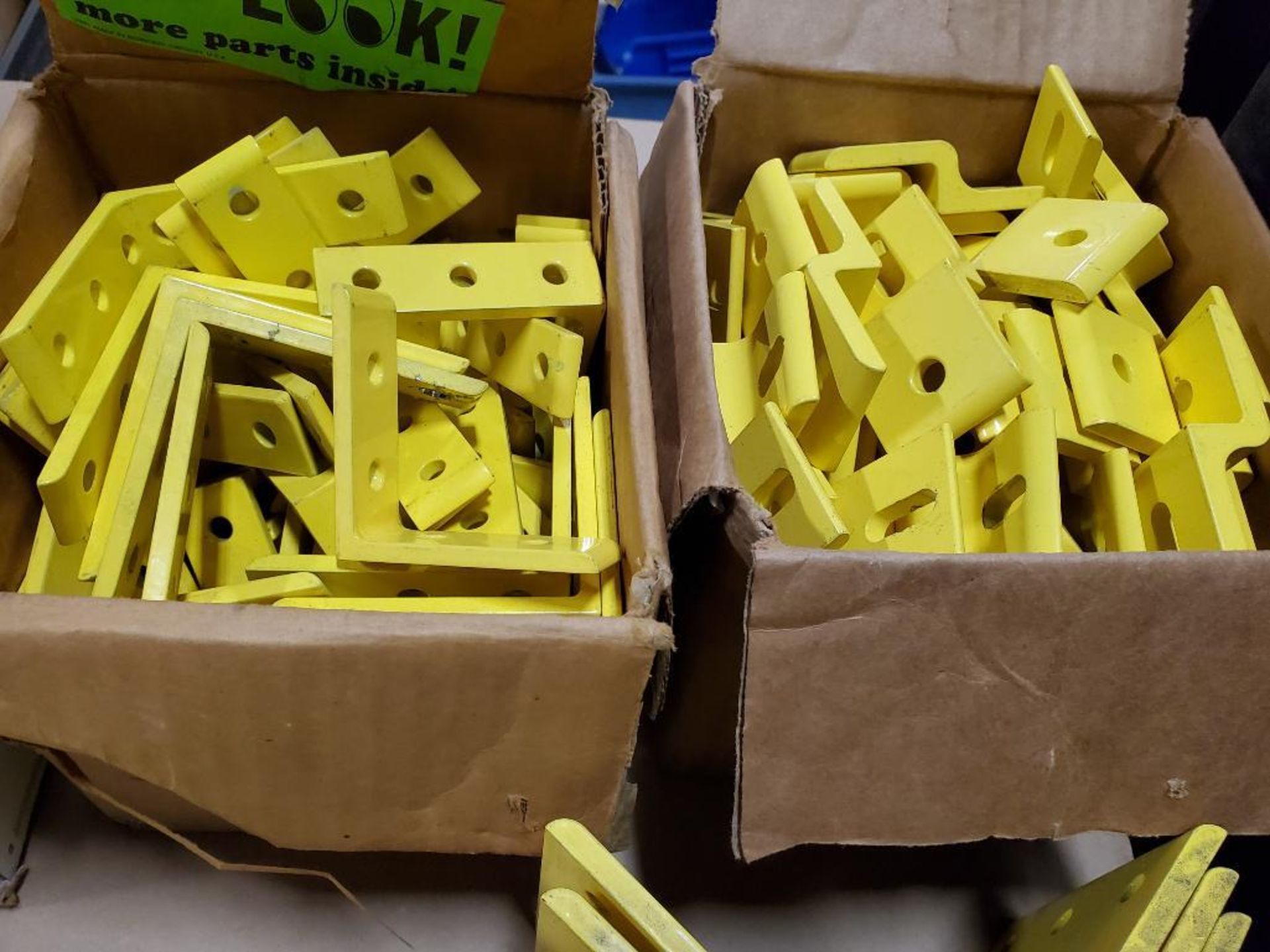 Pallet of assorted gold / yellow bracket hardware plates. Rexroth. New no boxes. - Image 9 of 13