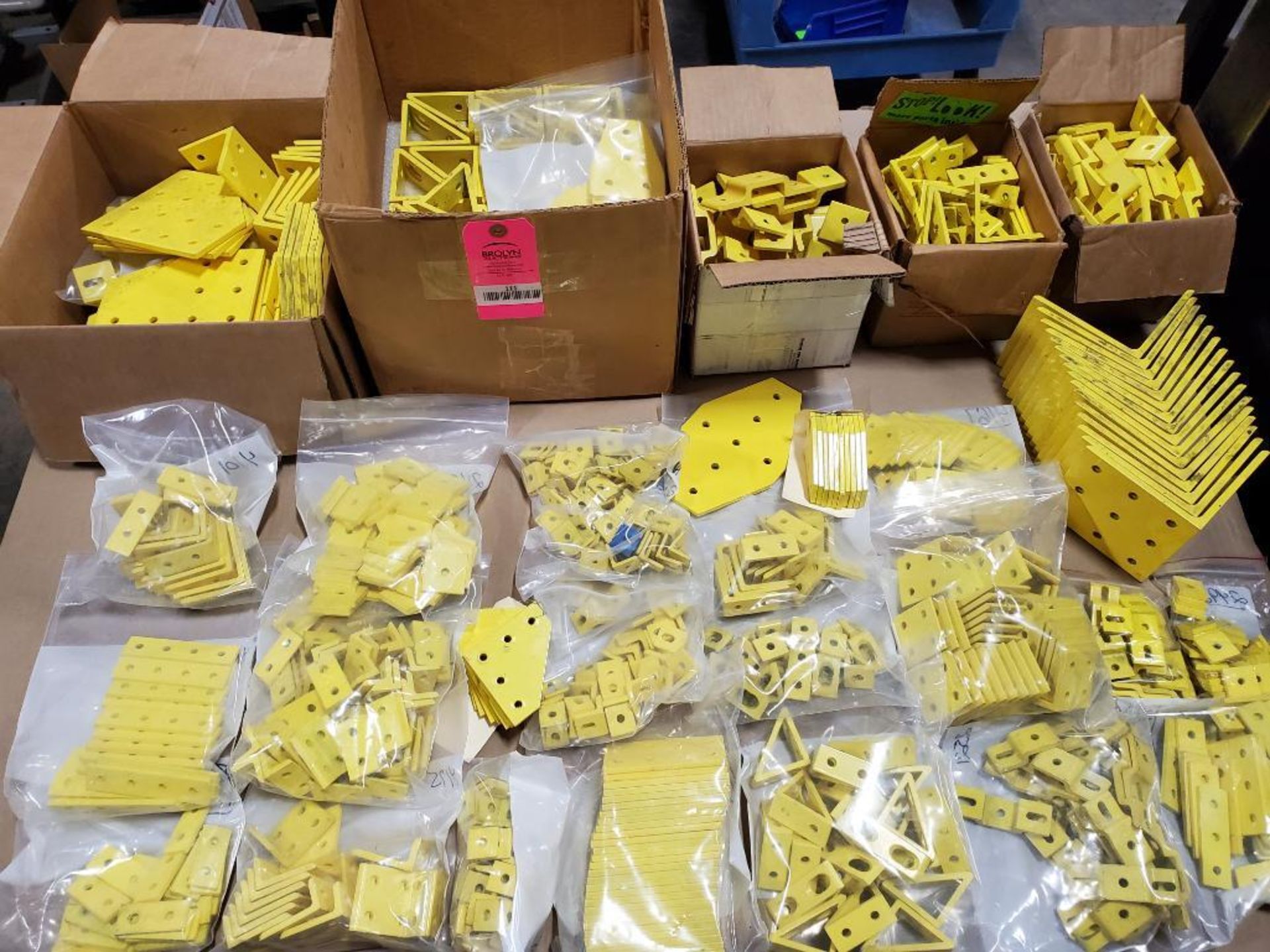 Pallet of assorted gold / yellow bracket hardware plates. Rexroth. New no boxes. - Image 13 of 13