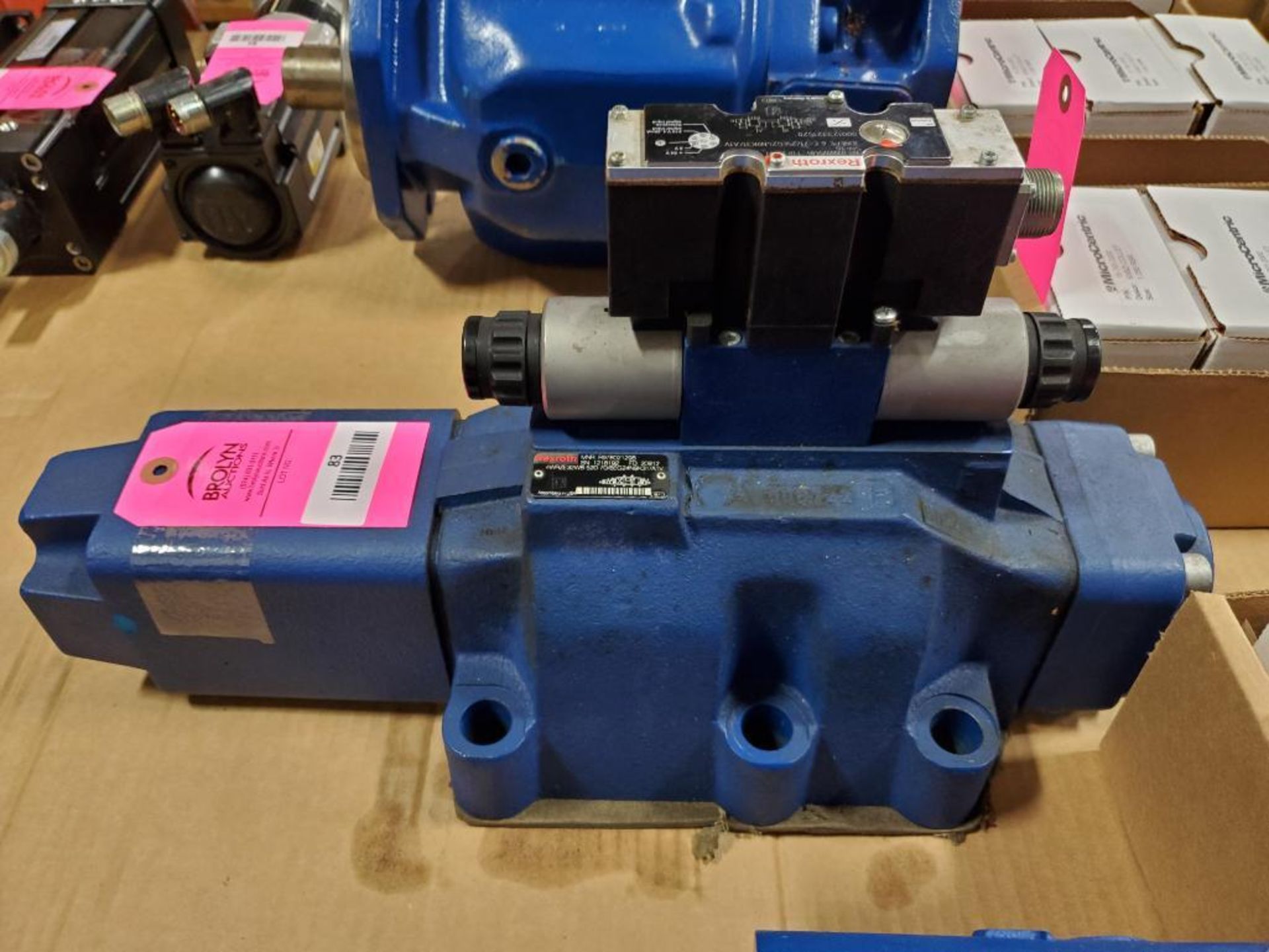 Rexroth R978021298 Hydraulic valve. 4WRZE32W8-520-70/6EG24N9K31/A1V.