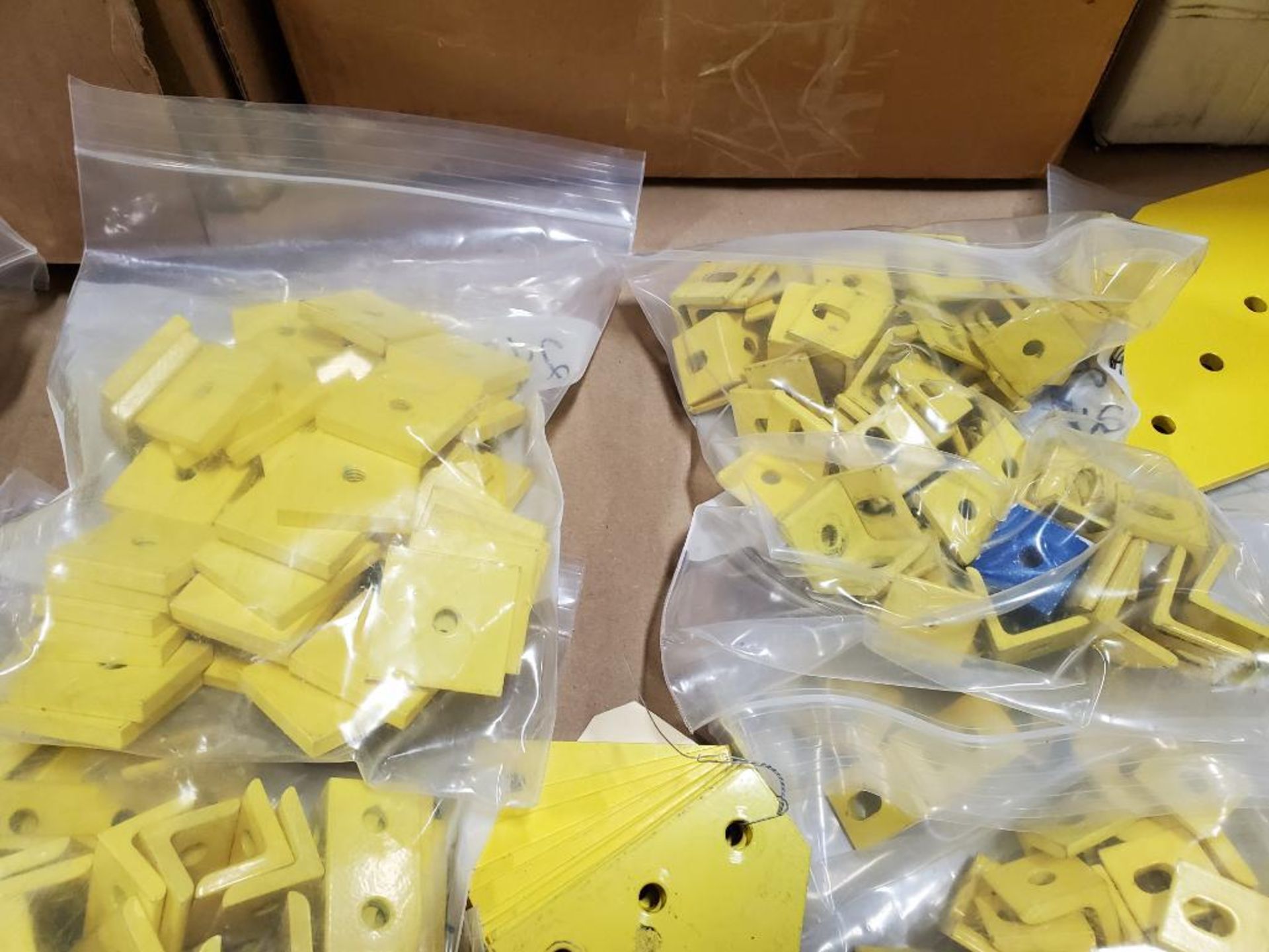 Pallet of assorted gold / yellow bracket hardware plates. Rexroth. New no boxes. - Image 6 of 13