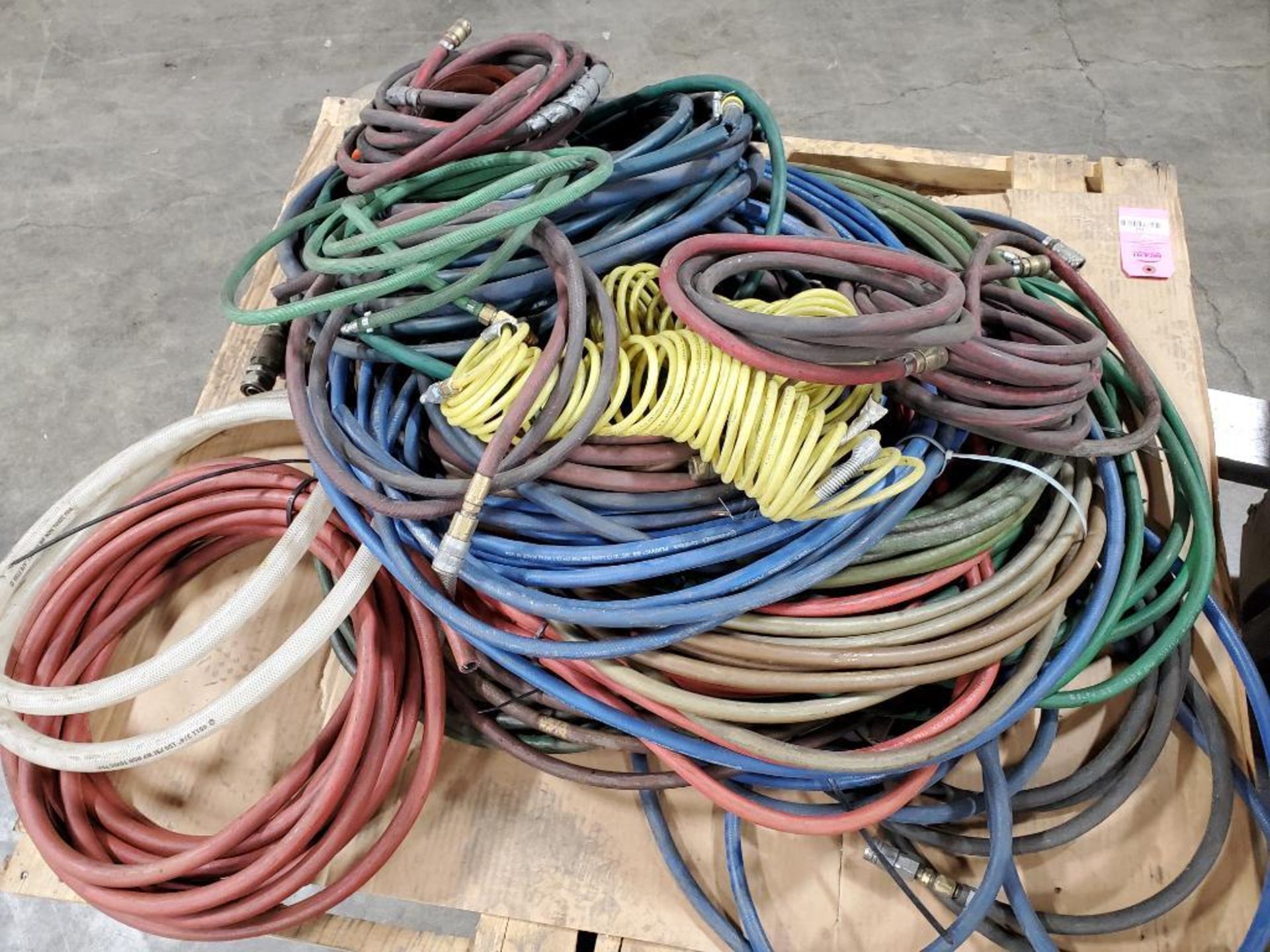 Pallet of assorted pneumatic and hydraulic hose. - Image 7 of 7