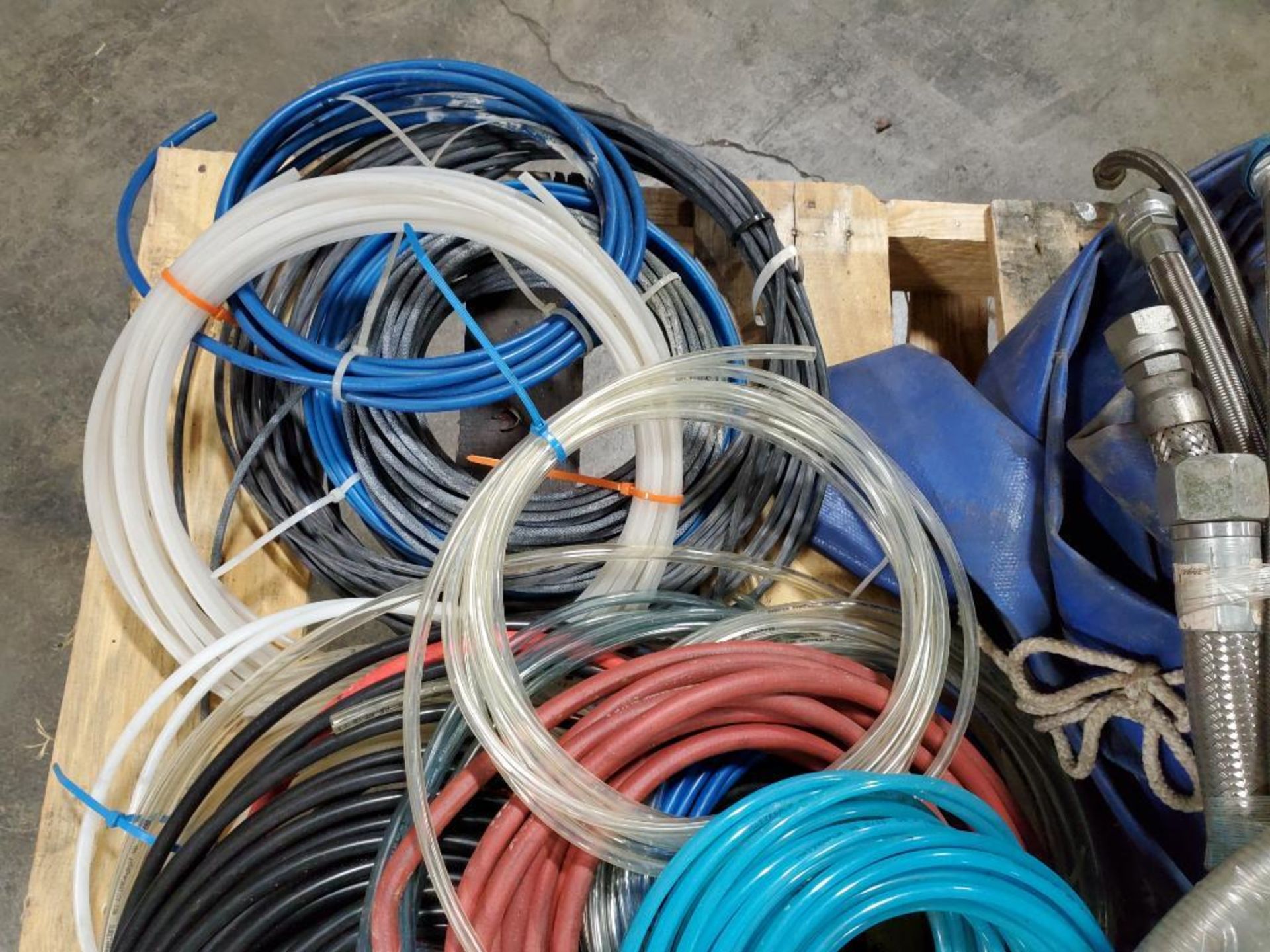 Pallet of assorted pneumatic and hydraulic tubing. - Image 5 of 11