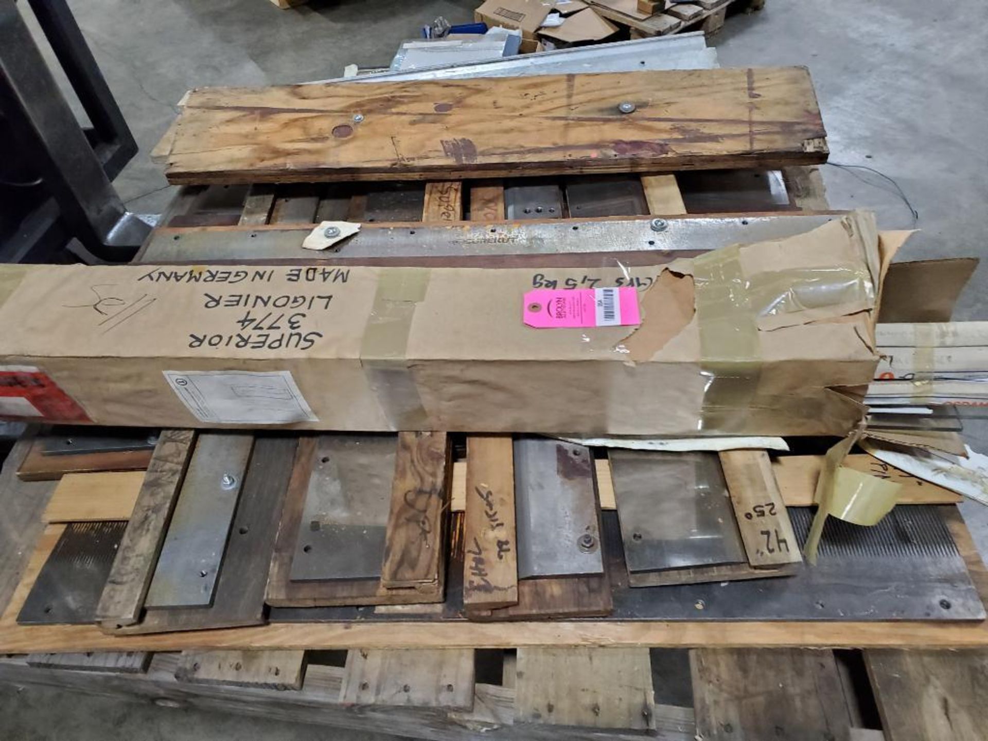 Pallet of assorted shear machine blades. - Image 6 of 12