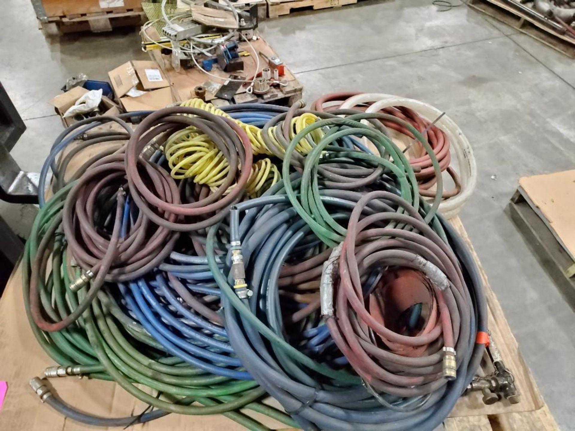 Pallet of assorted pneumatic and hydraulic hose.