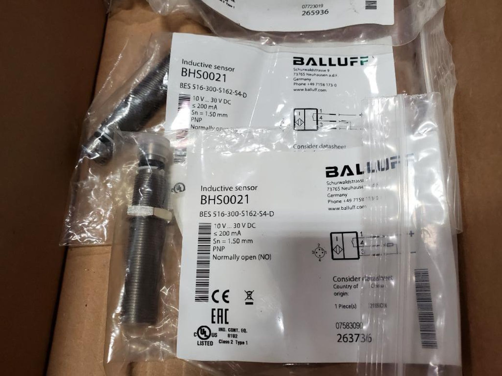 Qty 4 - Assorted Balluff inductive sensor. BES0068, BHS0021. New in package. - Image 5 of 5
