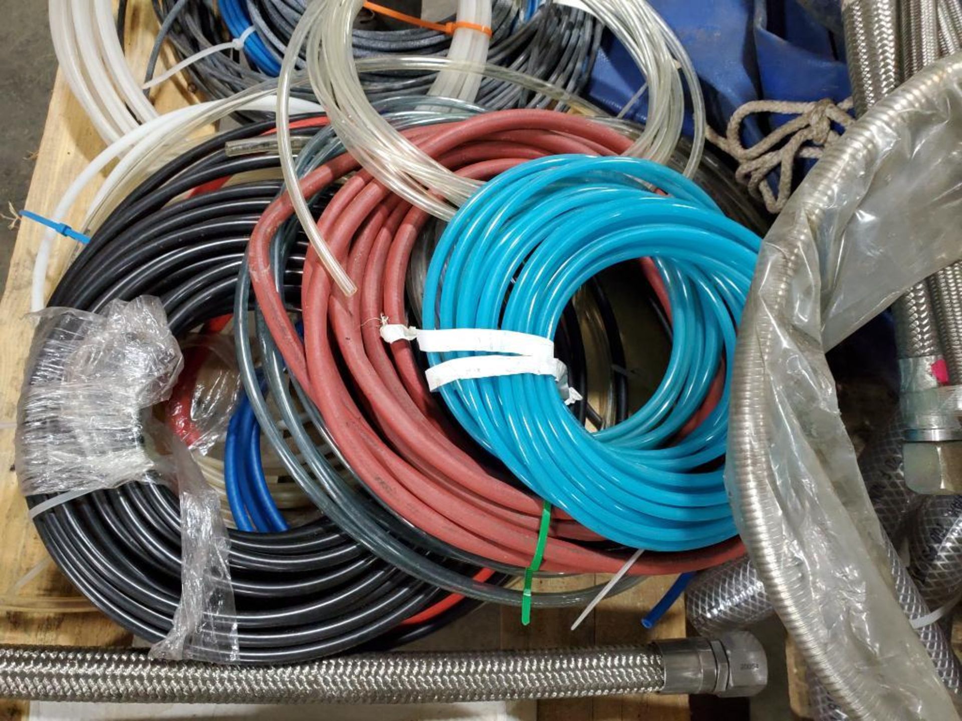 Pallet of assorted pneumatic and hydraulic tubing. - Image 6 of 11