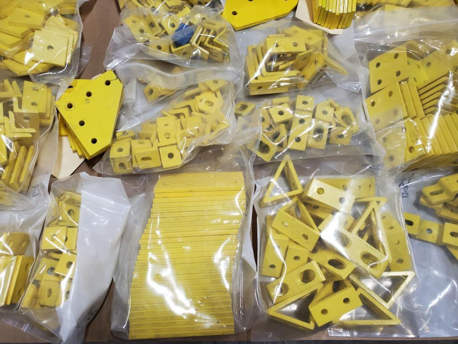 Pallet of assorted gold / yellow bracket hardware plates. Rexroth. New no boxes. - Image 3 of 13