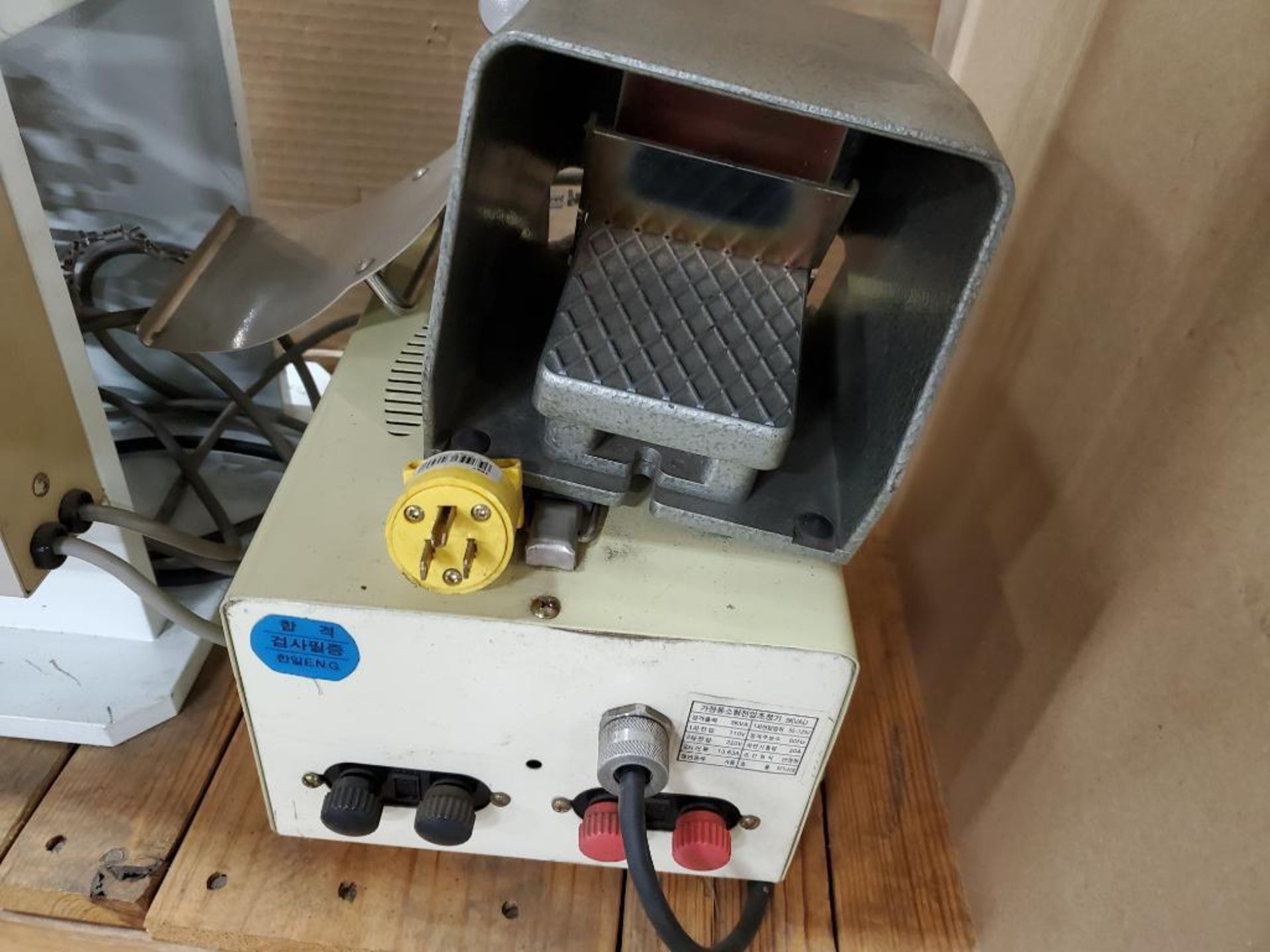 KM Digitech terminal crimping machine. Model KM-802N. Includes spade connector die as pictured. - Image 9 of 10