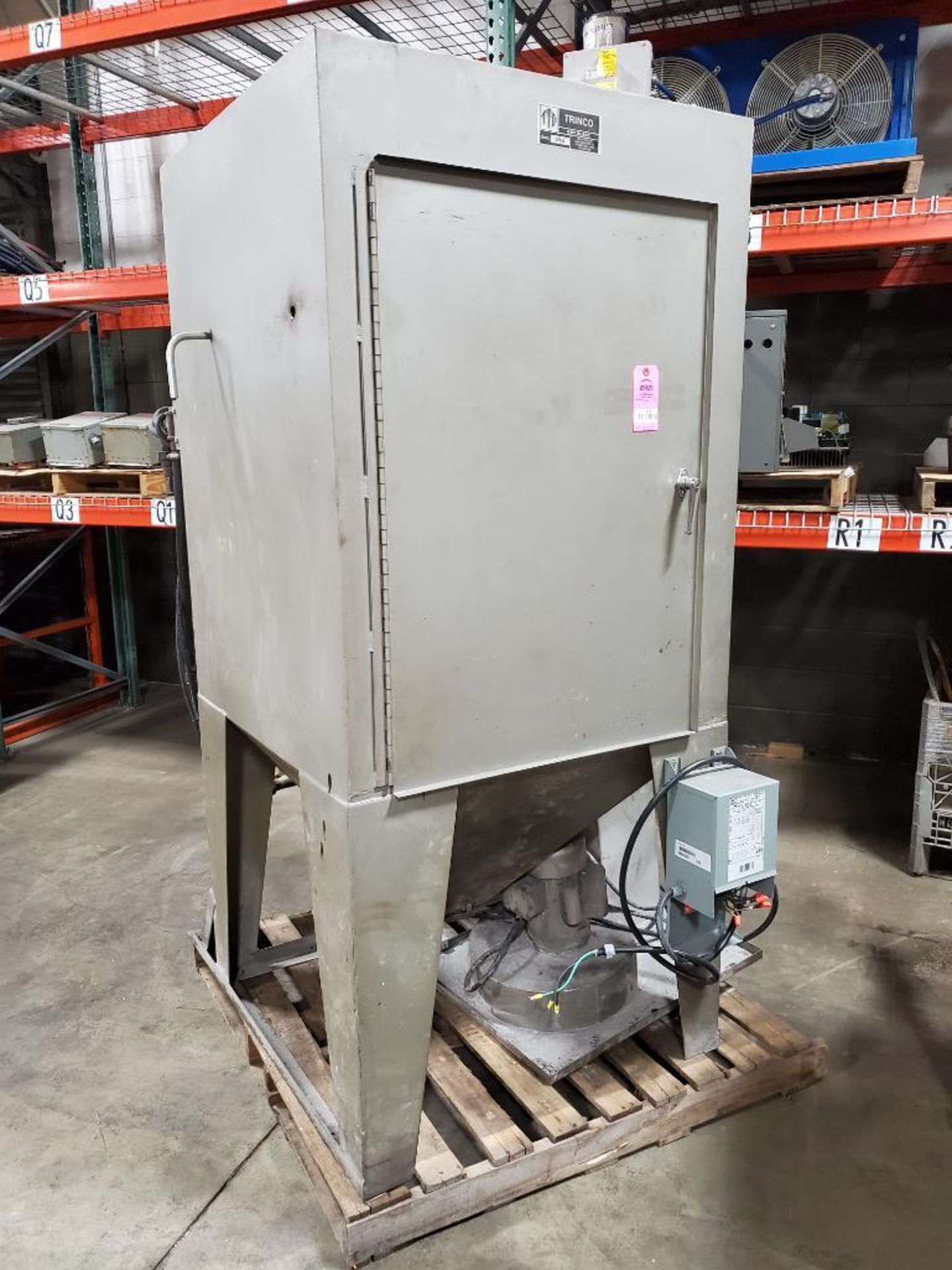 Trinco Dry Blast media blasting cabinet. Model 40X40SL/PC. Includes DP850 direct pressure cabinet. - Image 12 of 22