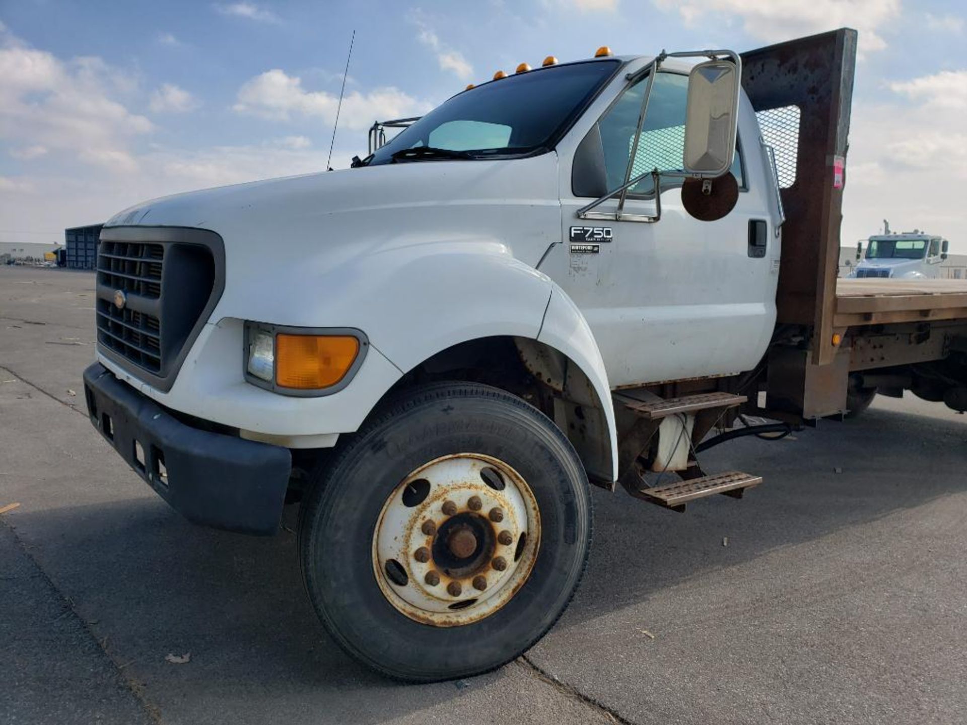 2000 Ford F-750 Truck, VIN # 3FEXF75HXYMA00737 - Image 2 of 40