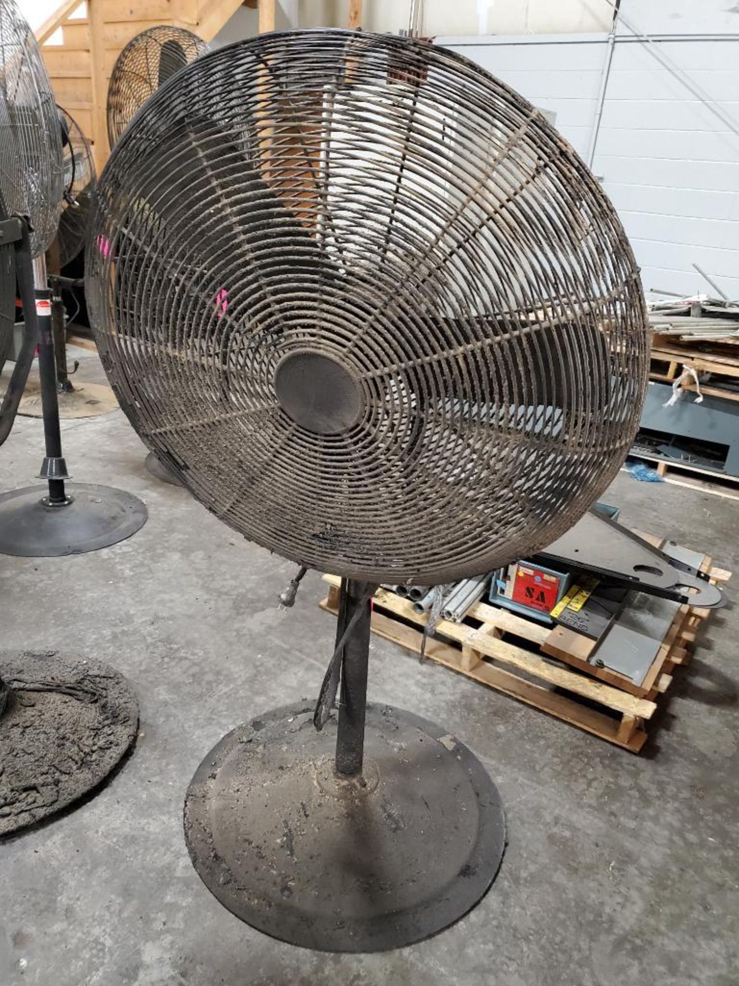 30in pedestal fan. 120v single phase.