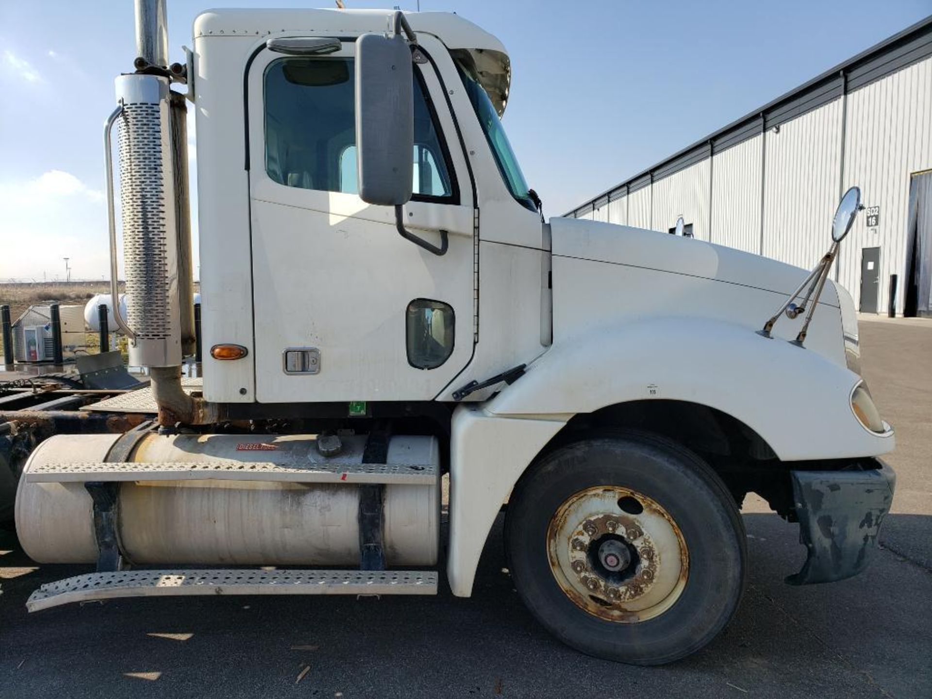 2004 Freightliner Columbia 120 Truck, VIN # 1FUJA6CK14PM13133 - Image 7 of 41