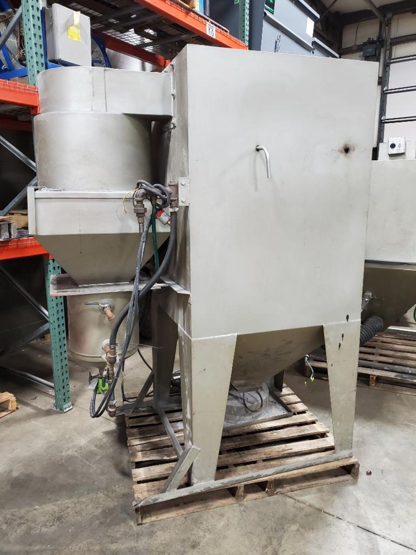 Trinco Dry Blast media blasting cabinet. Model 40X40SL/PC. Includes DP850 direct pressure cabinet. - Image 19 of 22