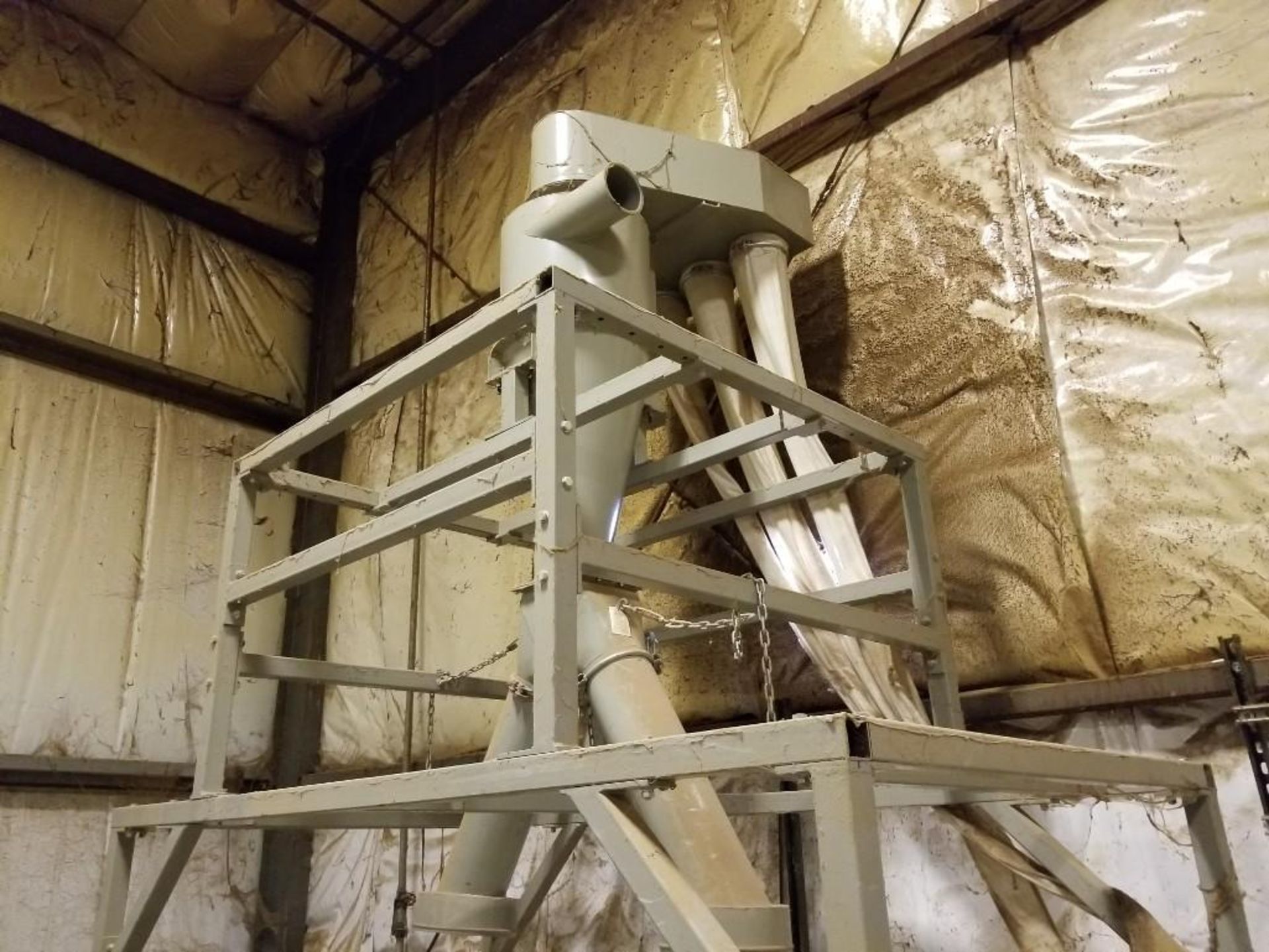 Dust collector. Only components pictured are included. - Image 3 of 12