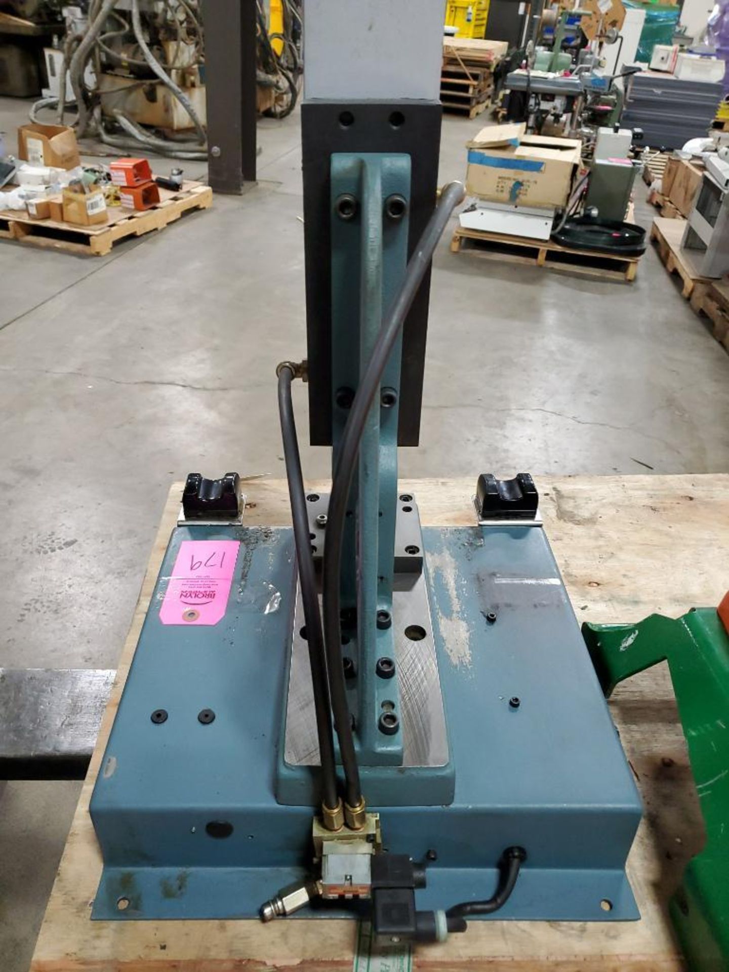 Janesville JT&M 500lb pneumatic arbor press. Model A-3066-01. - Image 11 of 11