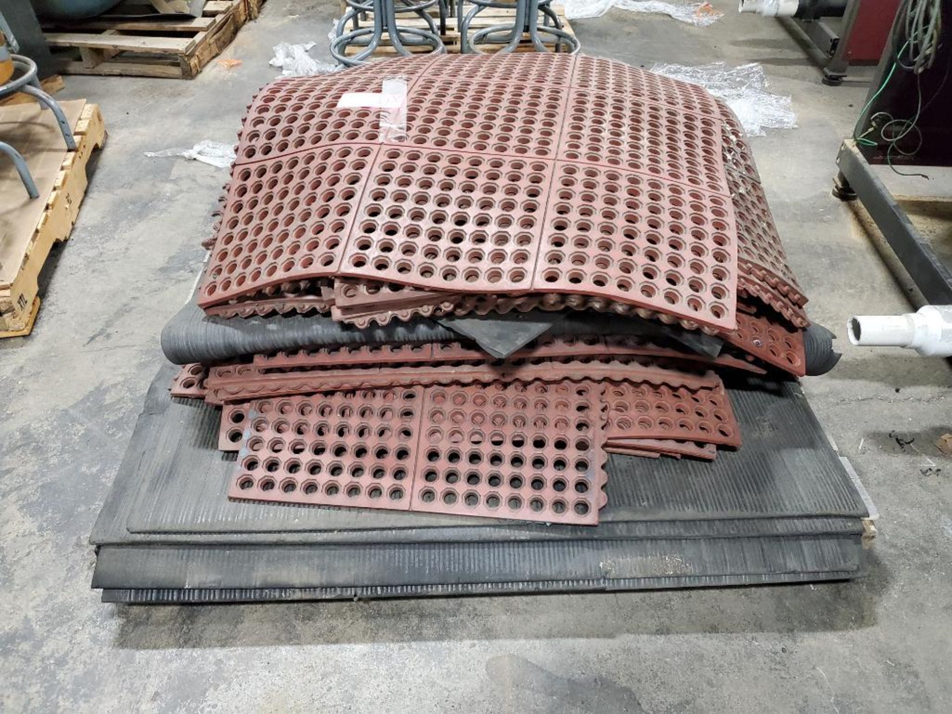 Pallet of assorted fatigue mats. - Image 2 of 3