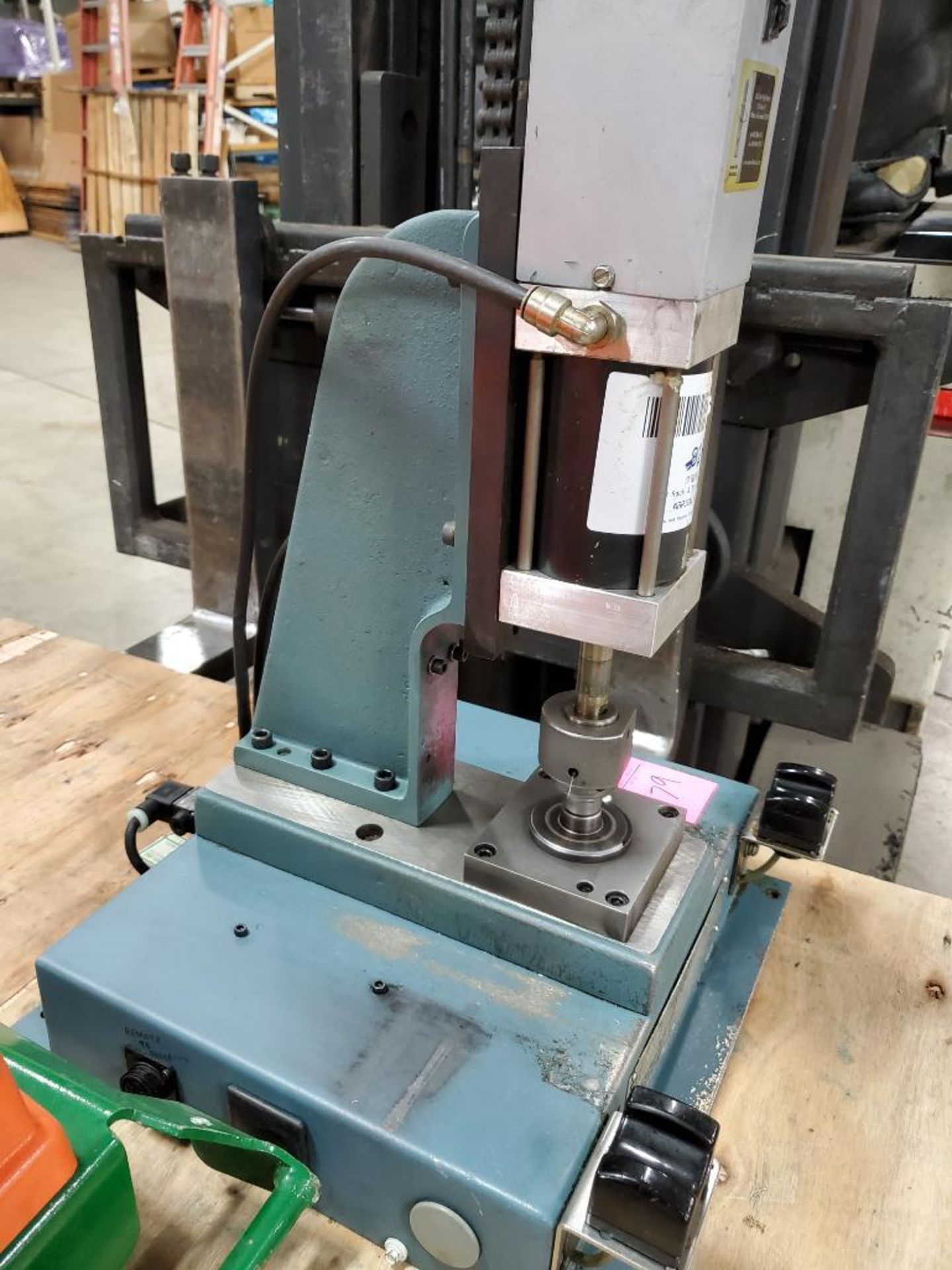 Janesville JT&M 500lb pneumatic arbor press. Model A-3066-01. - Image 8 of 11