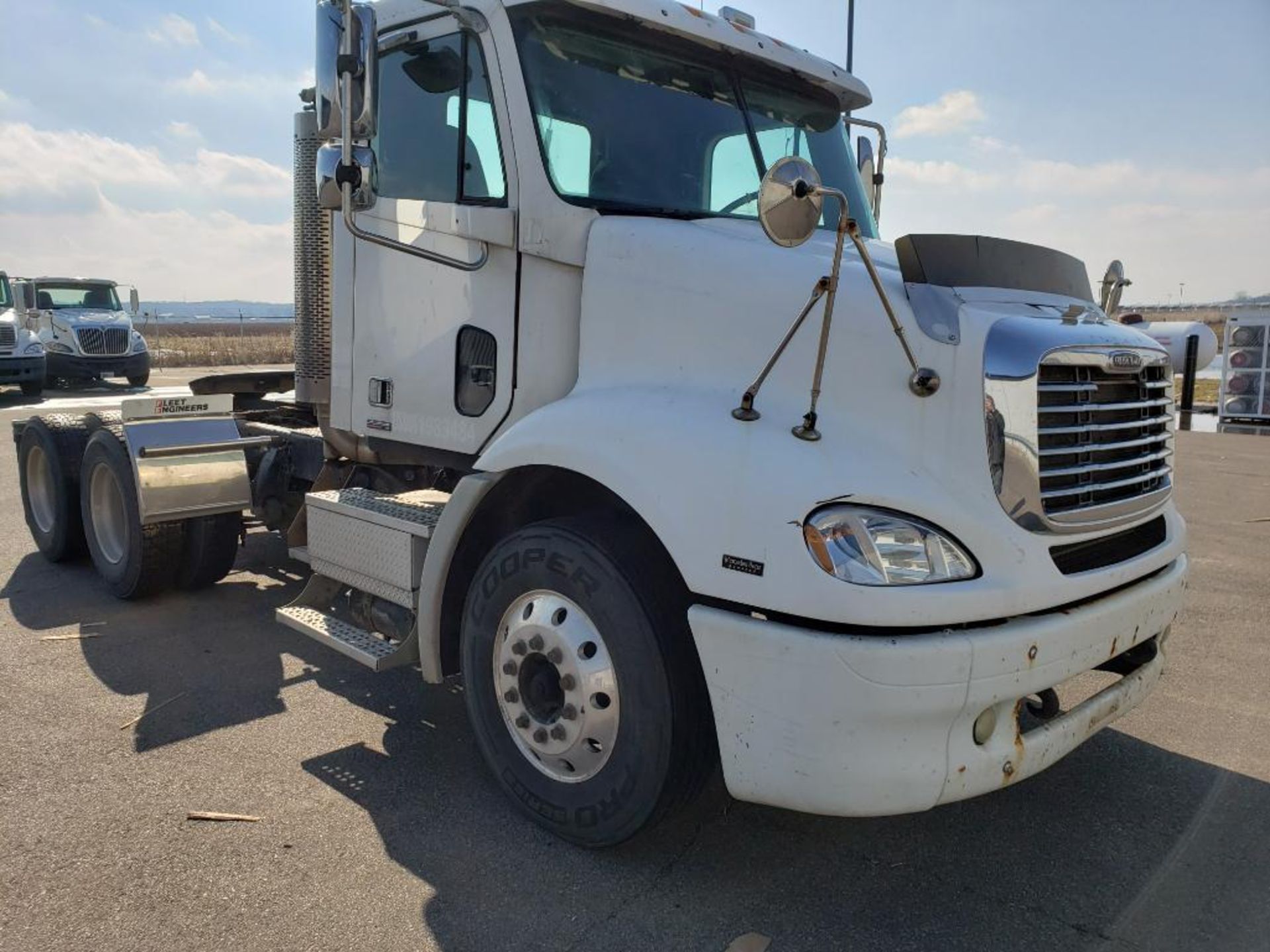 2006 Freightliner Columbia 112 Truck, VIN # 1FUJF0CV76LN73584 - Image 5 of 46