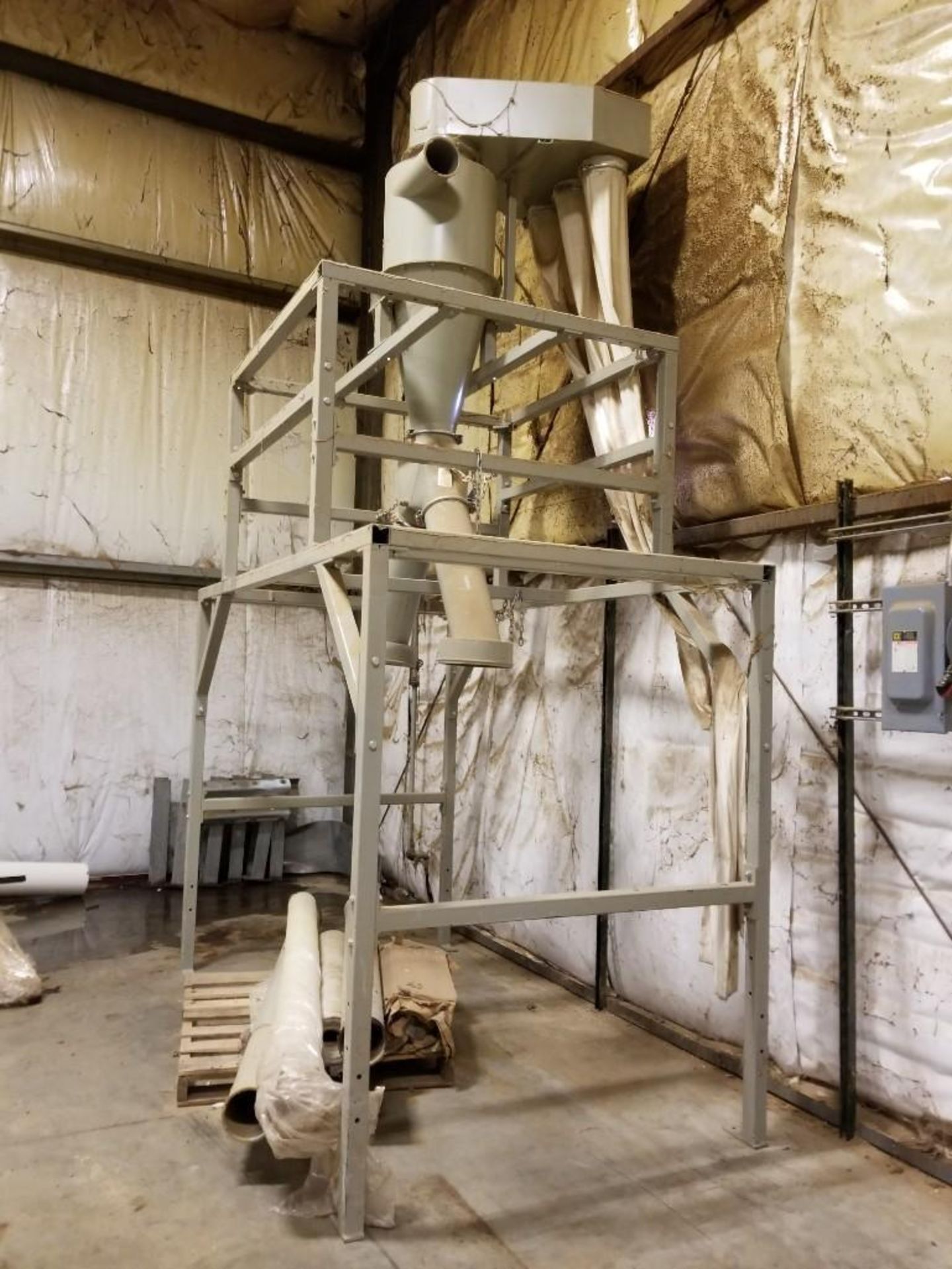 Dust collector. Only components pictured are included. - Image 2 of 12