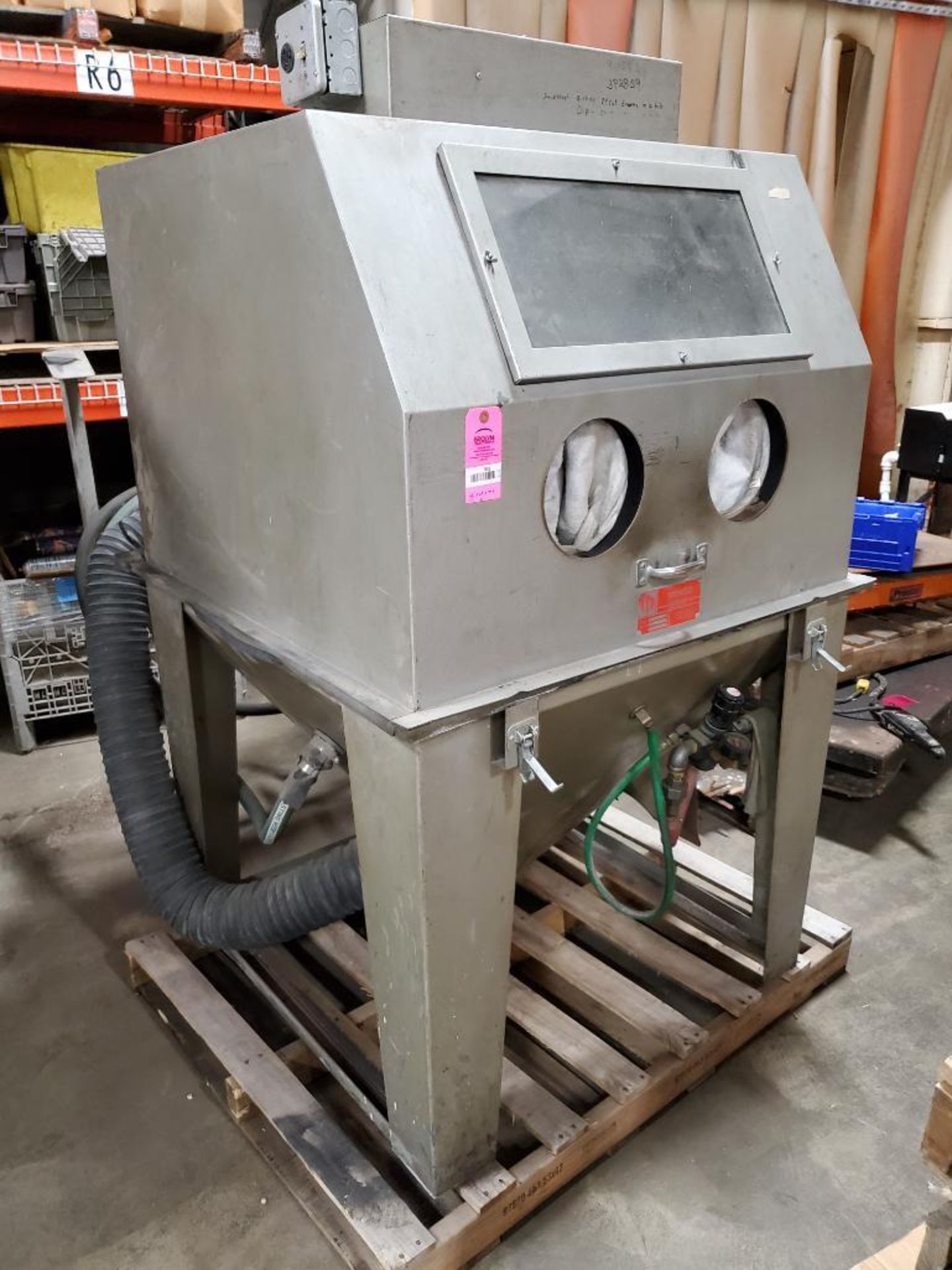 Trinco Dry Blast media blasting cabinet. Model 40X40SL/PC. Includes DP850 direct pressure cabinet. - Image 11 of 22