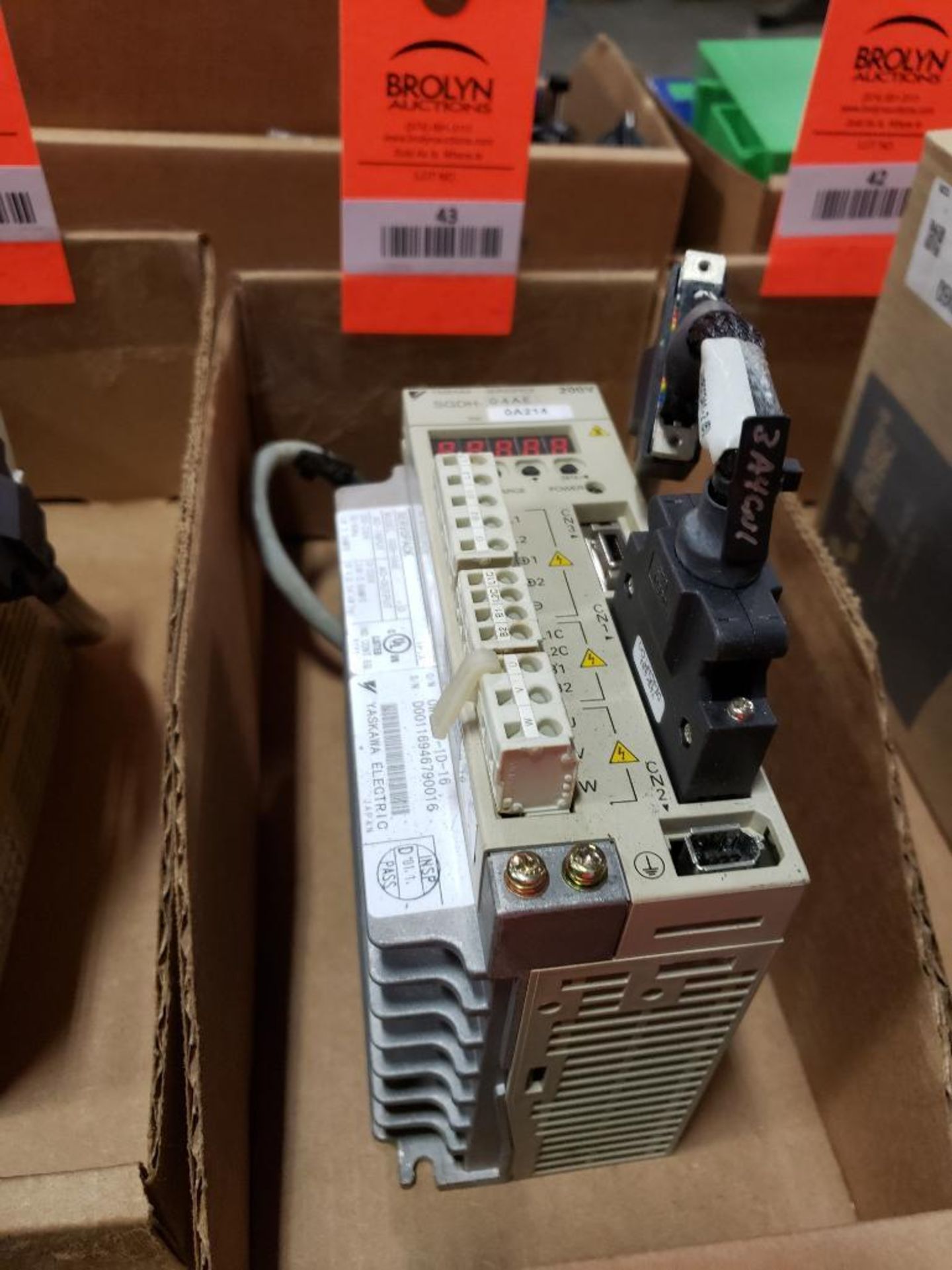 Yaskawa SGDH-04AE Servopack servo drive. 200V 0.4kW.