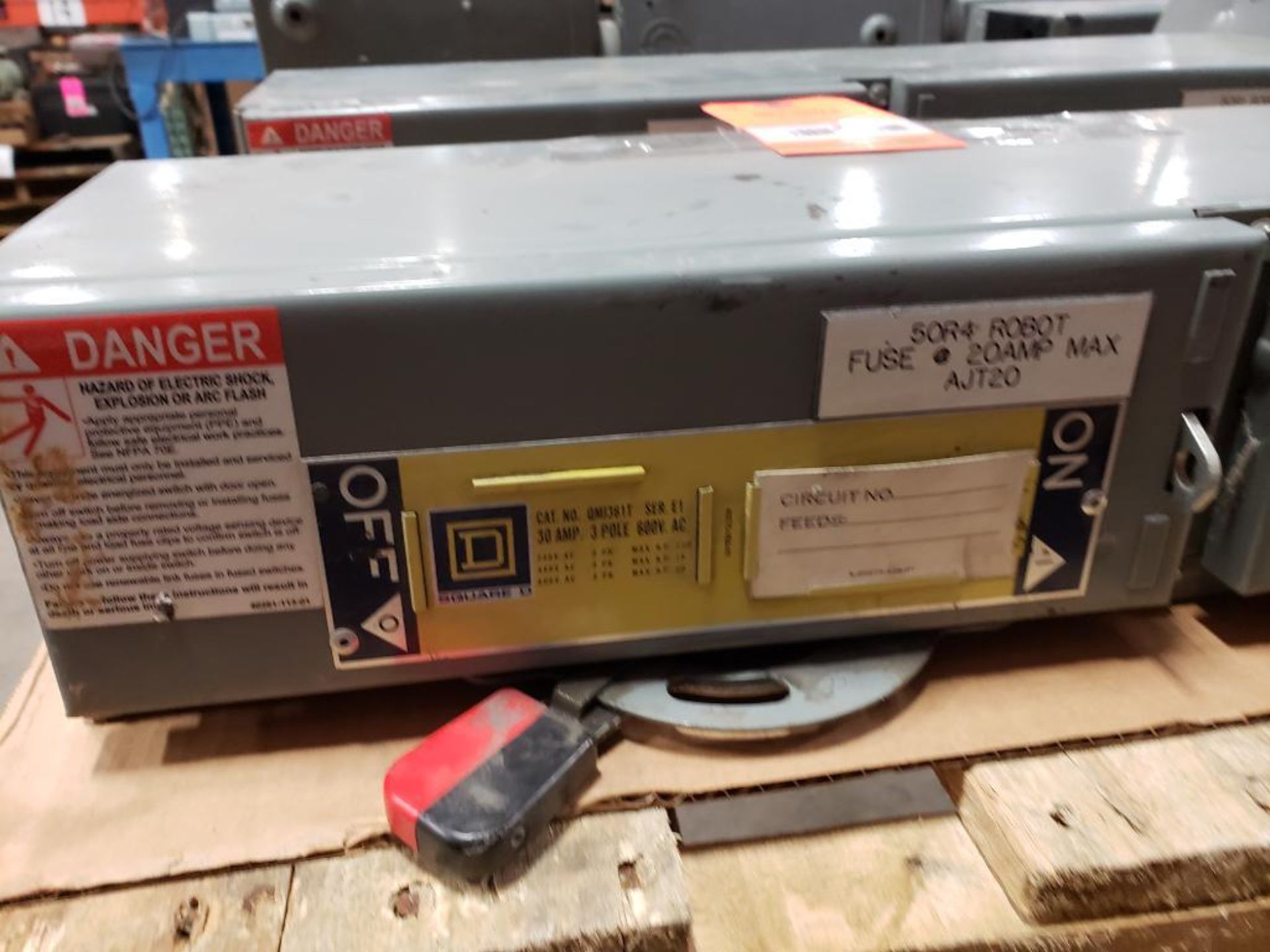 Qty 2 - Square D QMJ361T Twin fusible branch switch unit. 30AMP, 3-Pole, 600VAC. - Image 2 of 11