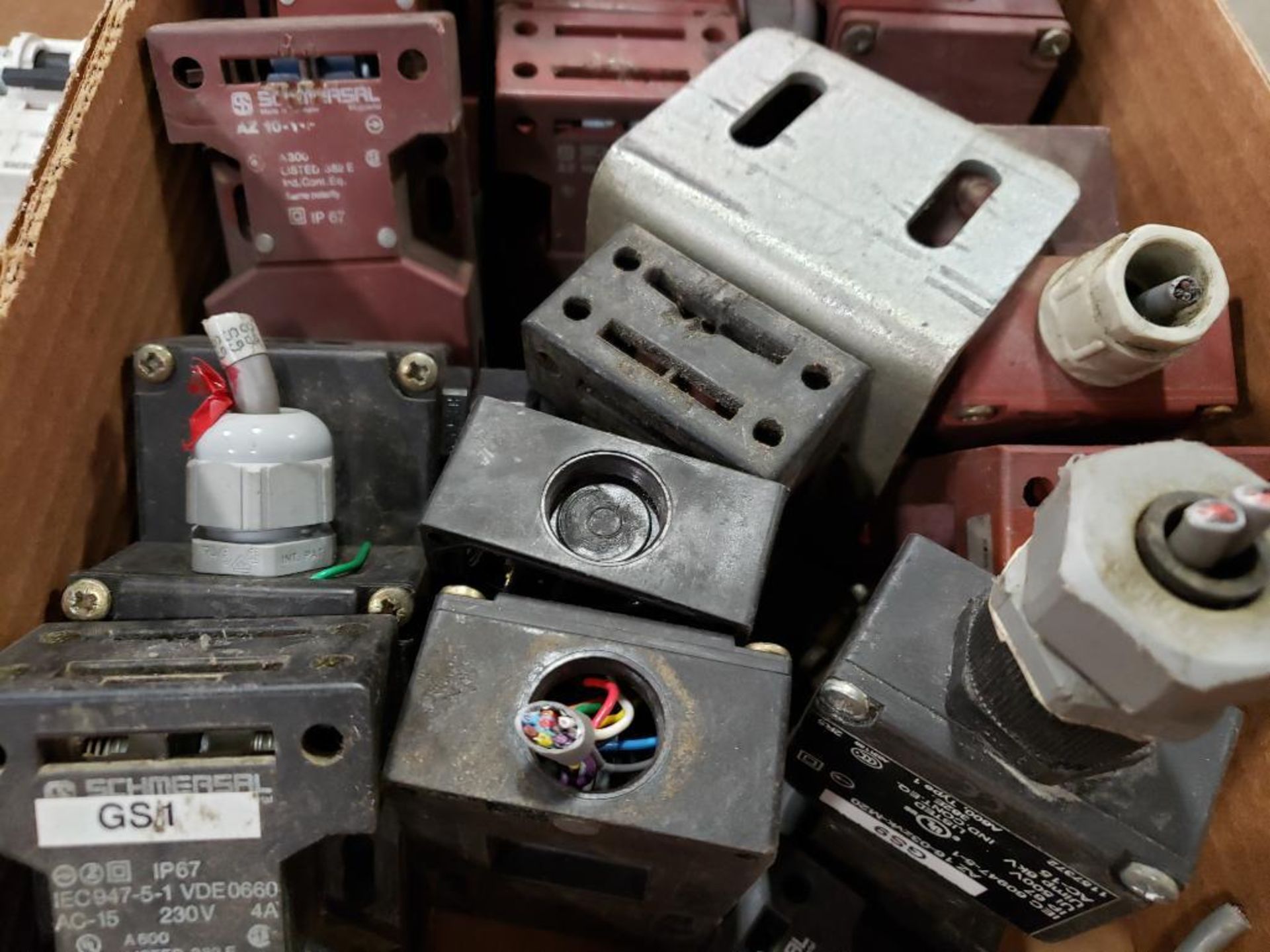 Assorted electrical safety switches. Schmersal. - Image 3 of 5