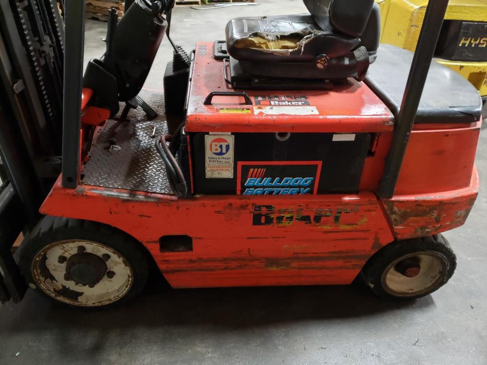 5000lb Linde Baker forklift w/ charger. 48v. Model E25B.