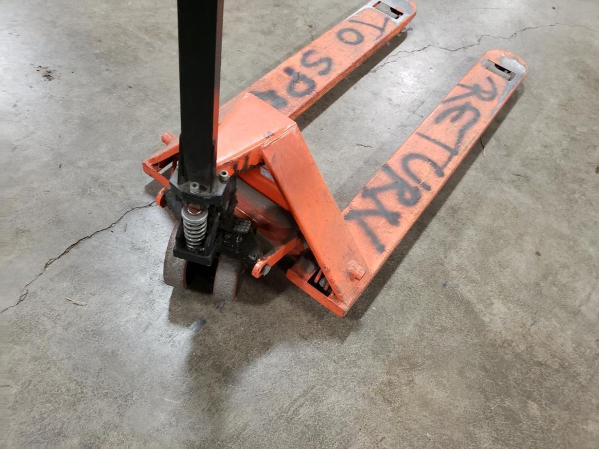 L60 - Hand pallet jack truck 5500LBS Cap. - Image 3 of 9