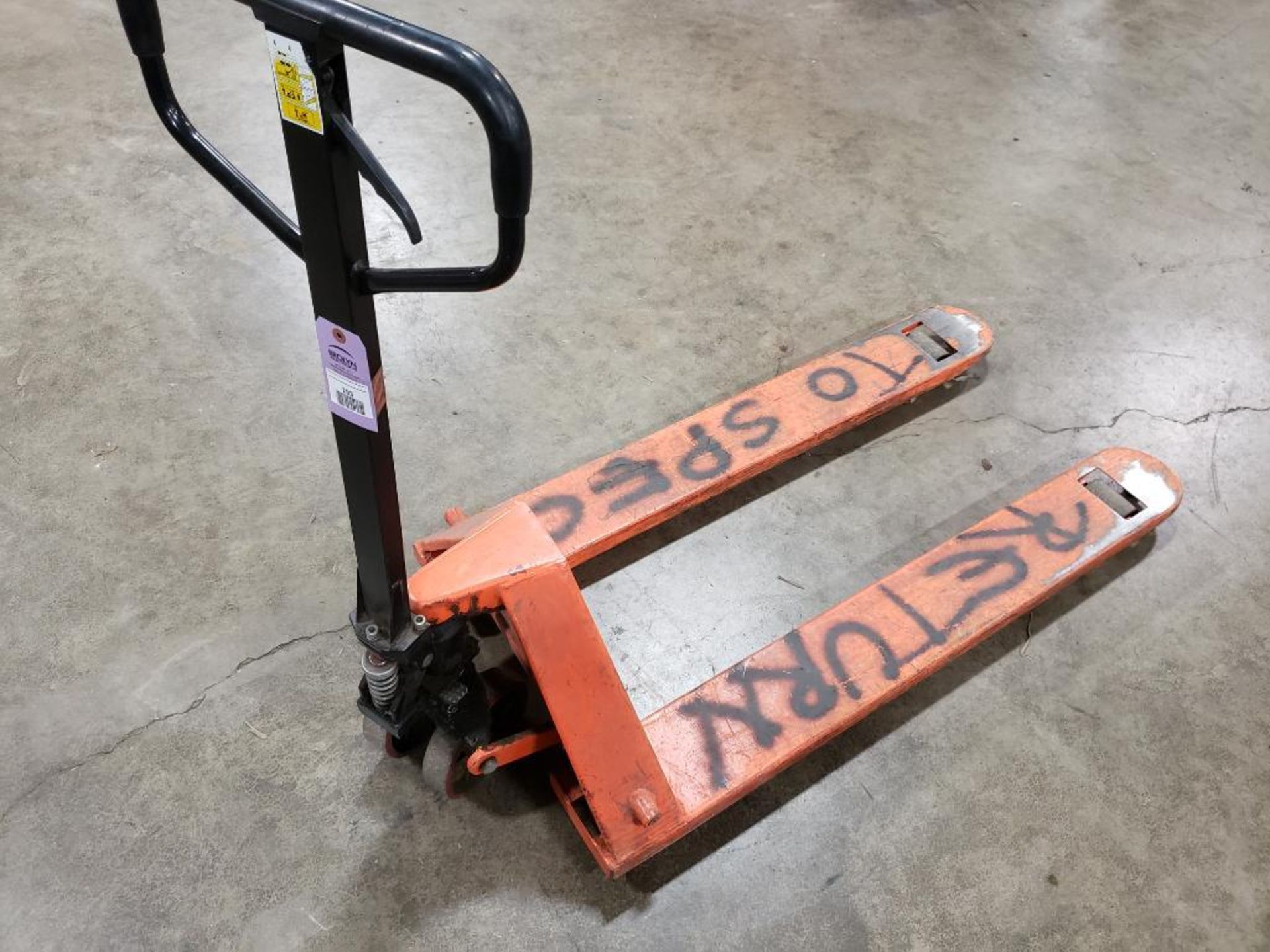 L60 - Hand pallet jack truck 5500LBS Cap.