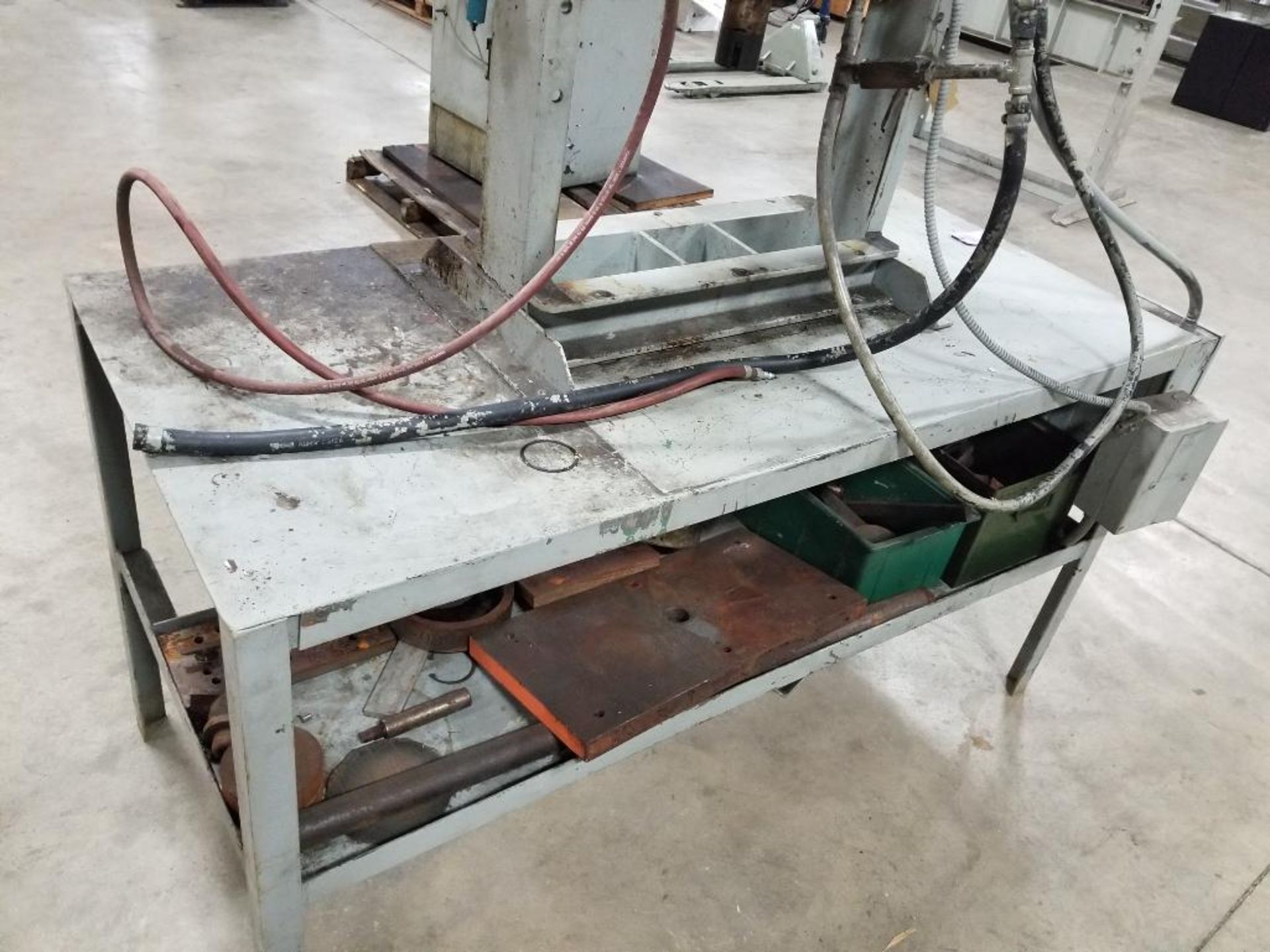 15 ton Bench Buddy hydraulic press with steel table. - Image 10 of 11