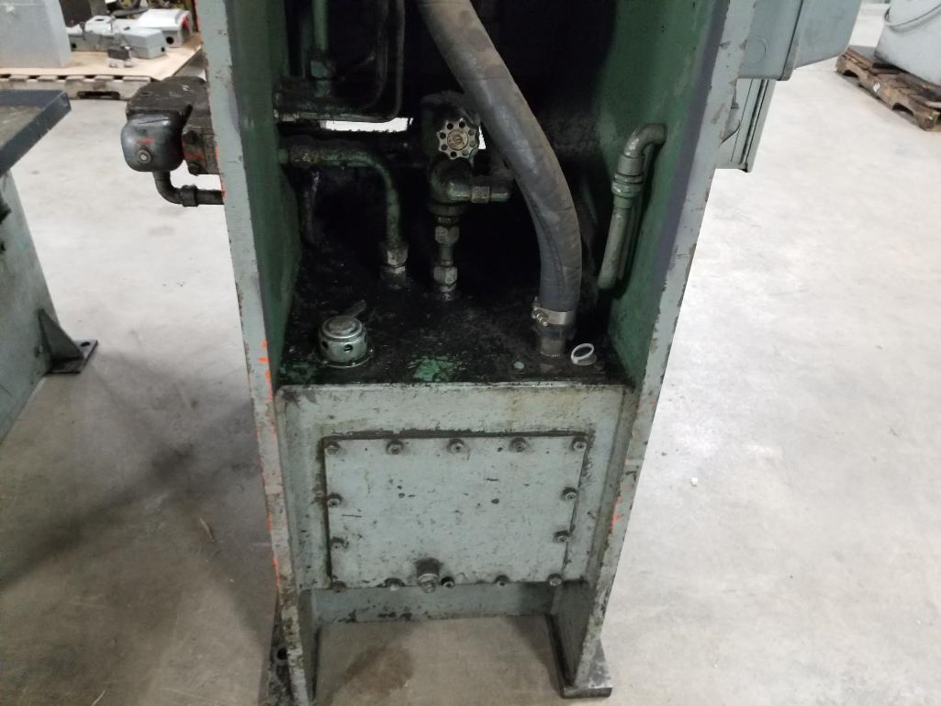 15 ton Hannifin hydraulic C-frame press. Model F150-22-BB1. Serial number F39693. - Image 15 of 16