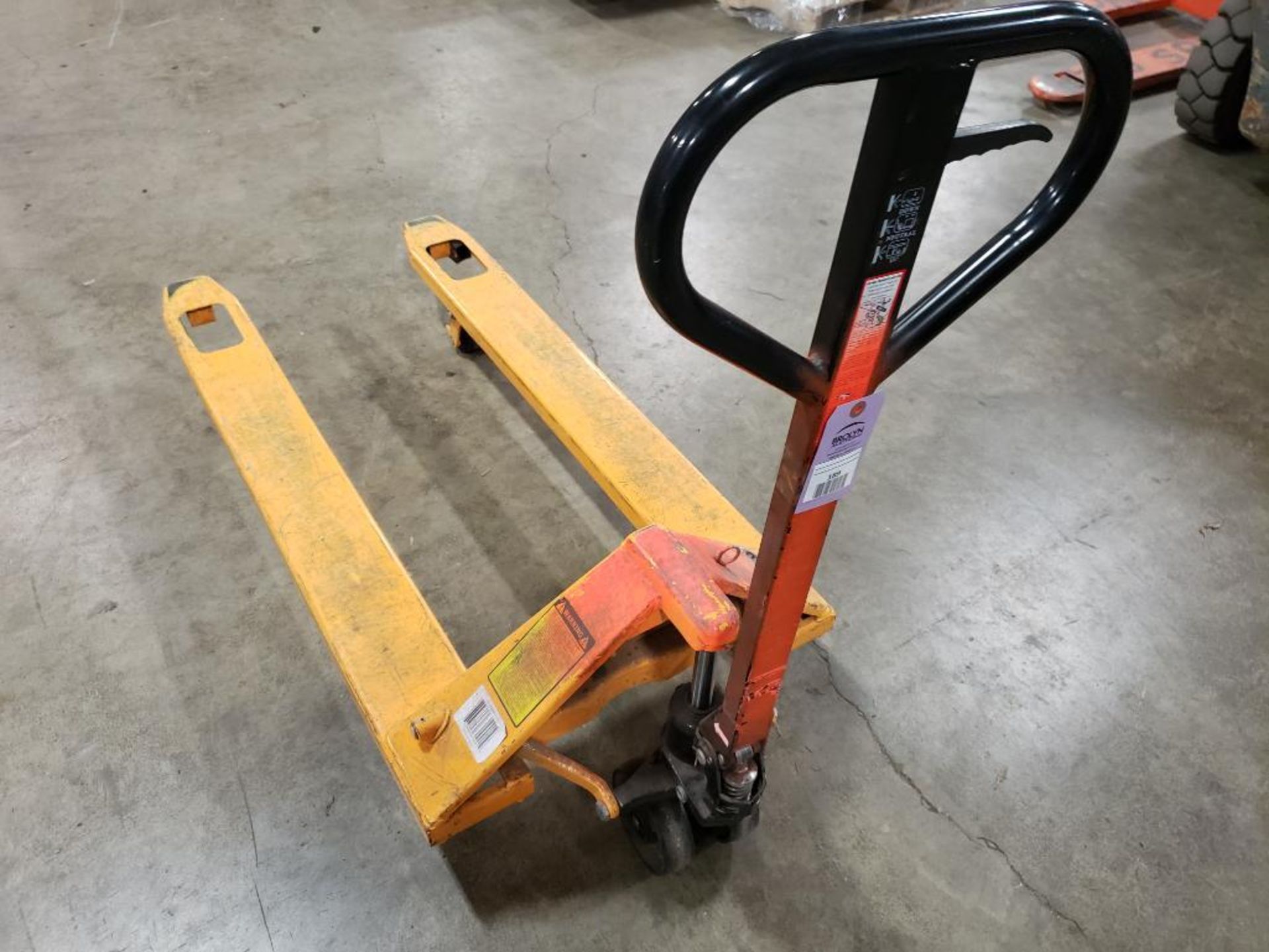 Model: 31001 Hand pallet jack truck 4400LBS Cap.